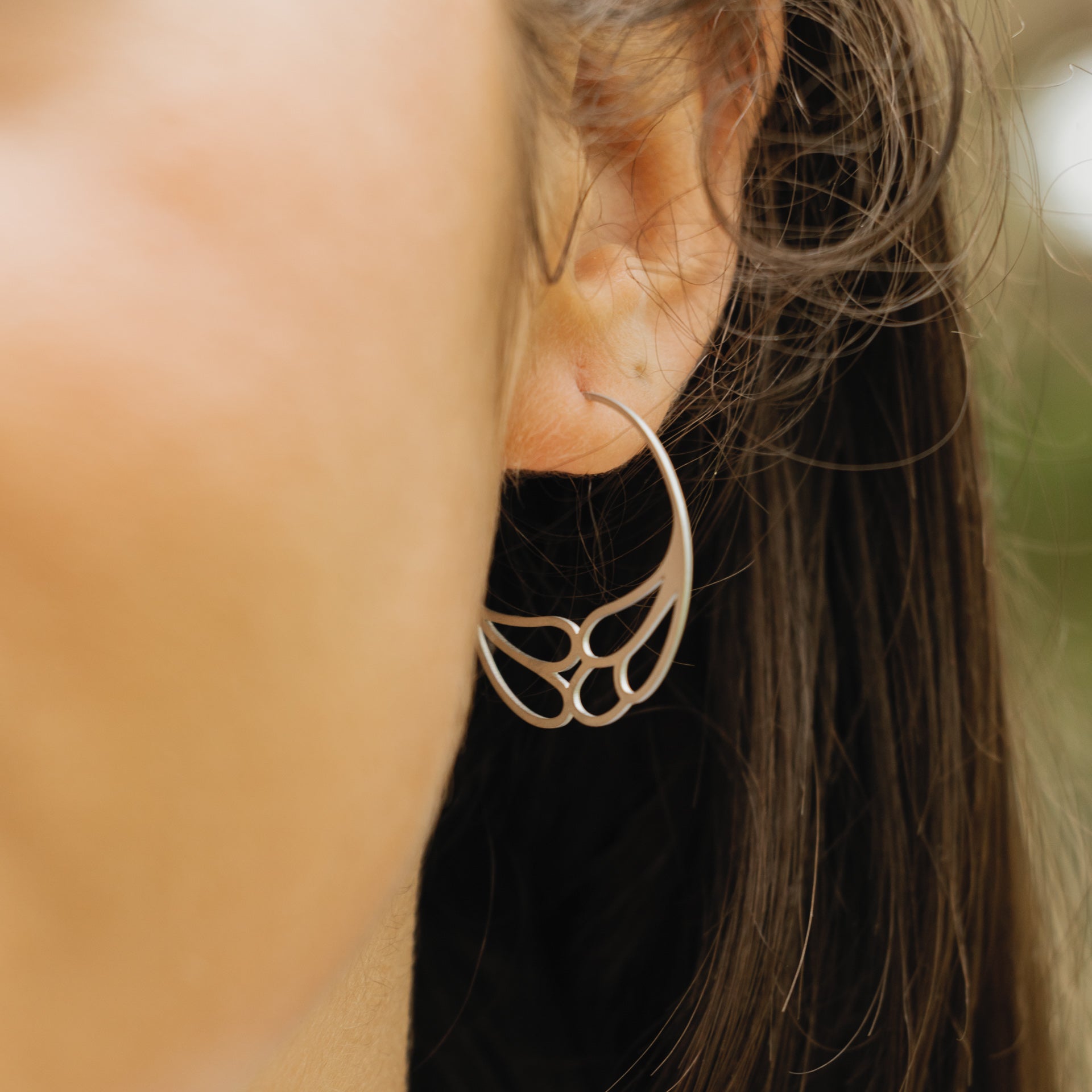 Round Pattern Hoop Side Silhouette Earrings (brass or stainless steel)
