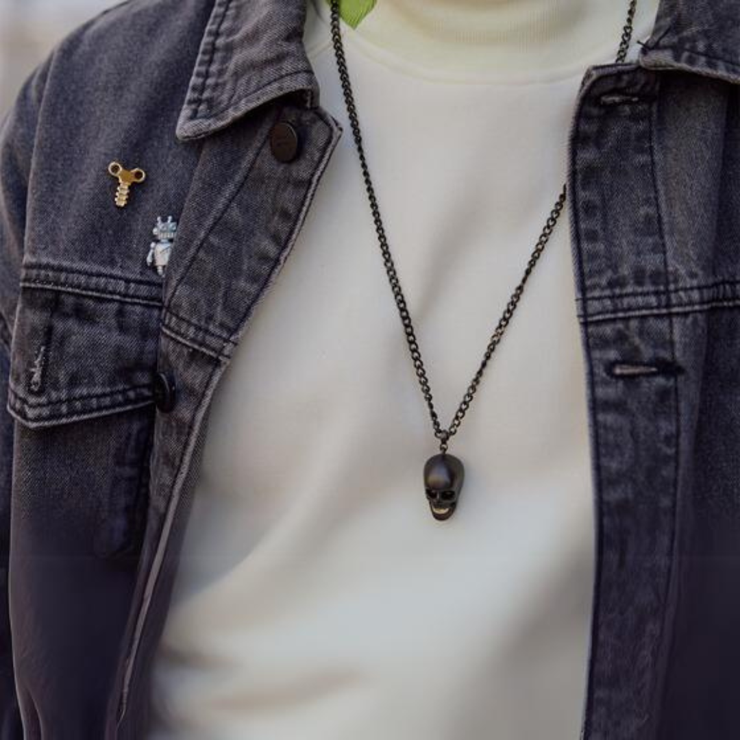 On-Shirt Long Skull Necklace (unisex)