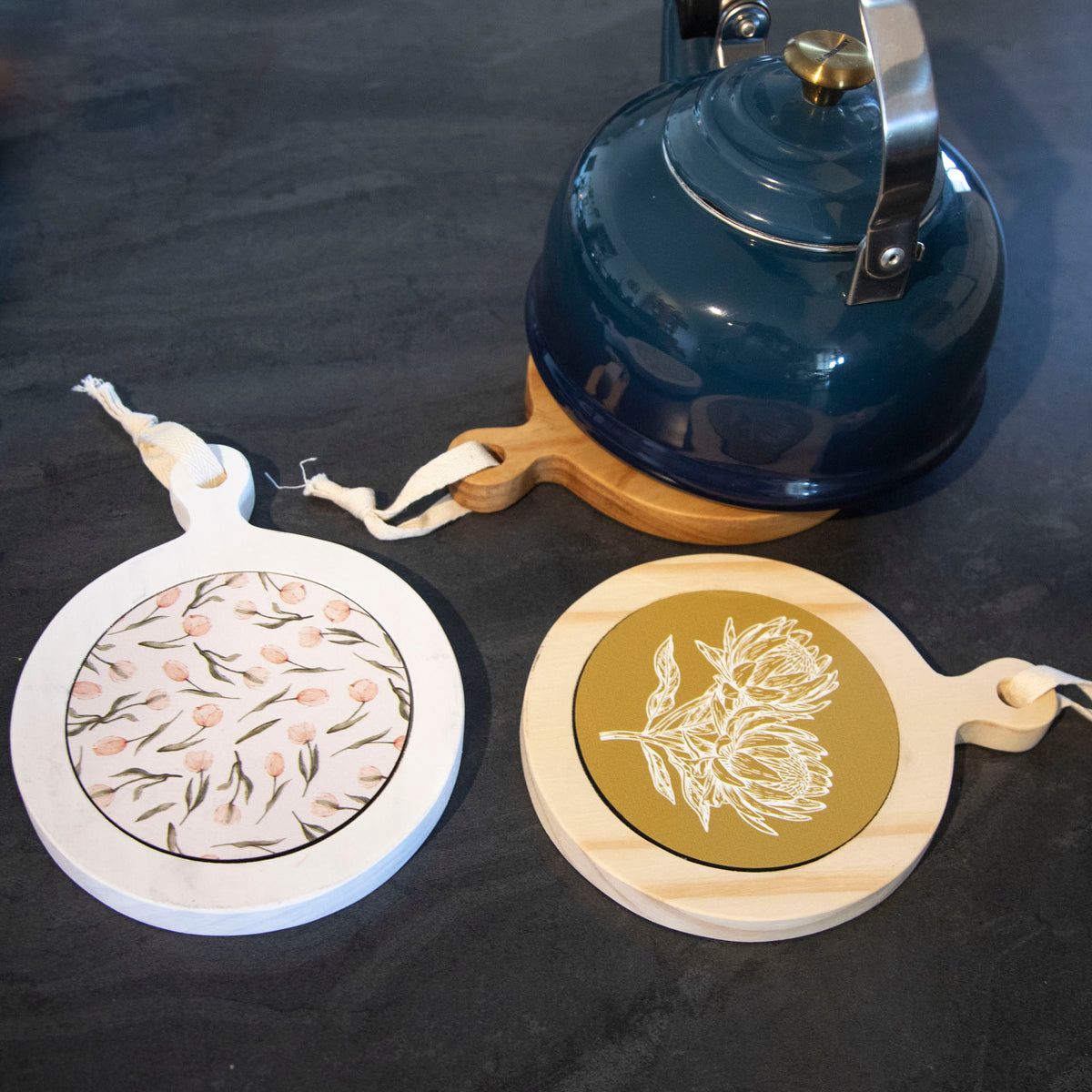 Hotpot Stand Wall Decor (assorted designs)