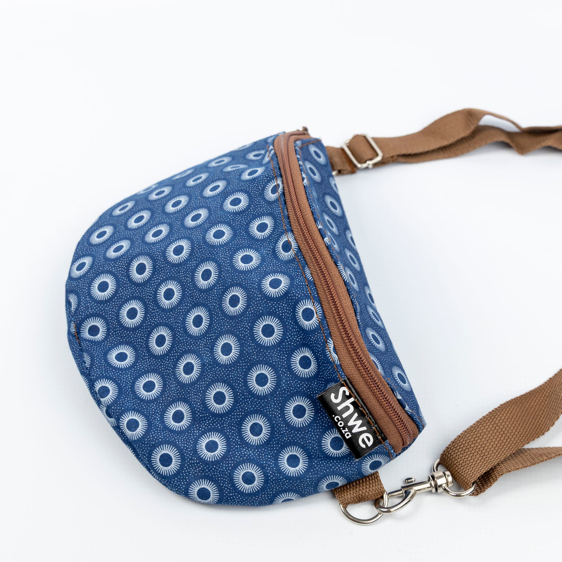 Shwe Crossbody Moonbag