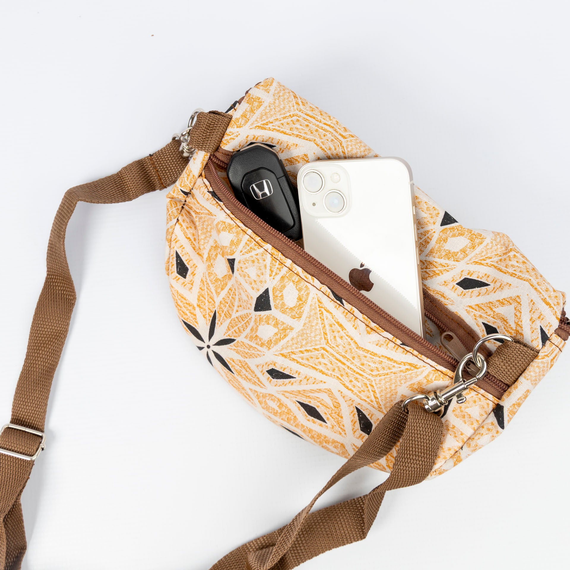 Shwe Crossbody Moonbag