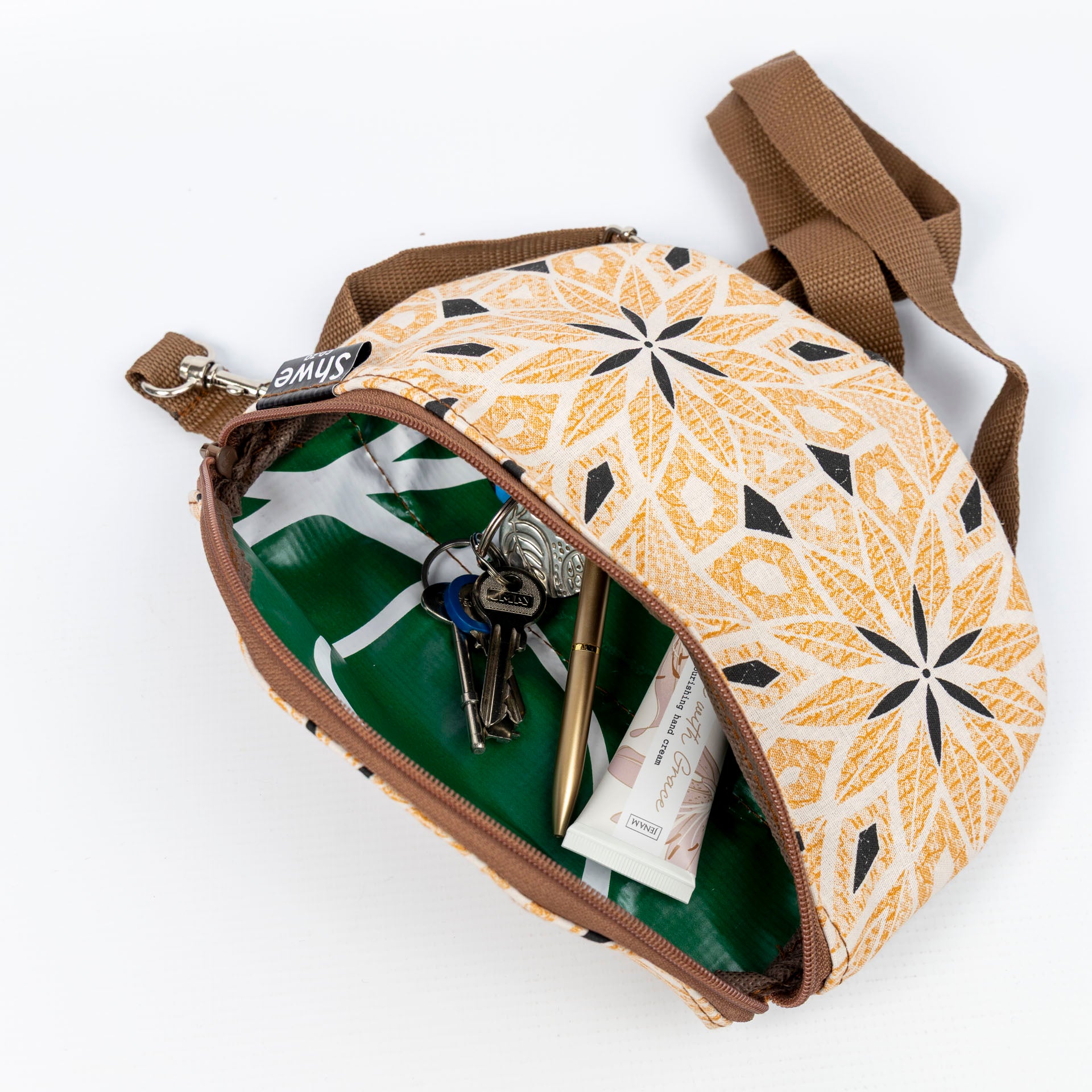 Shwe Crossbody Moonbag