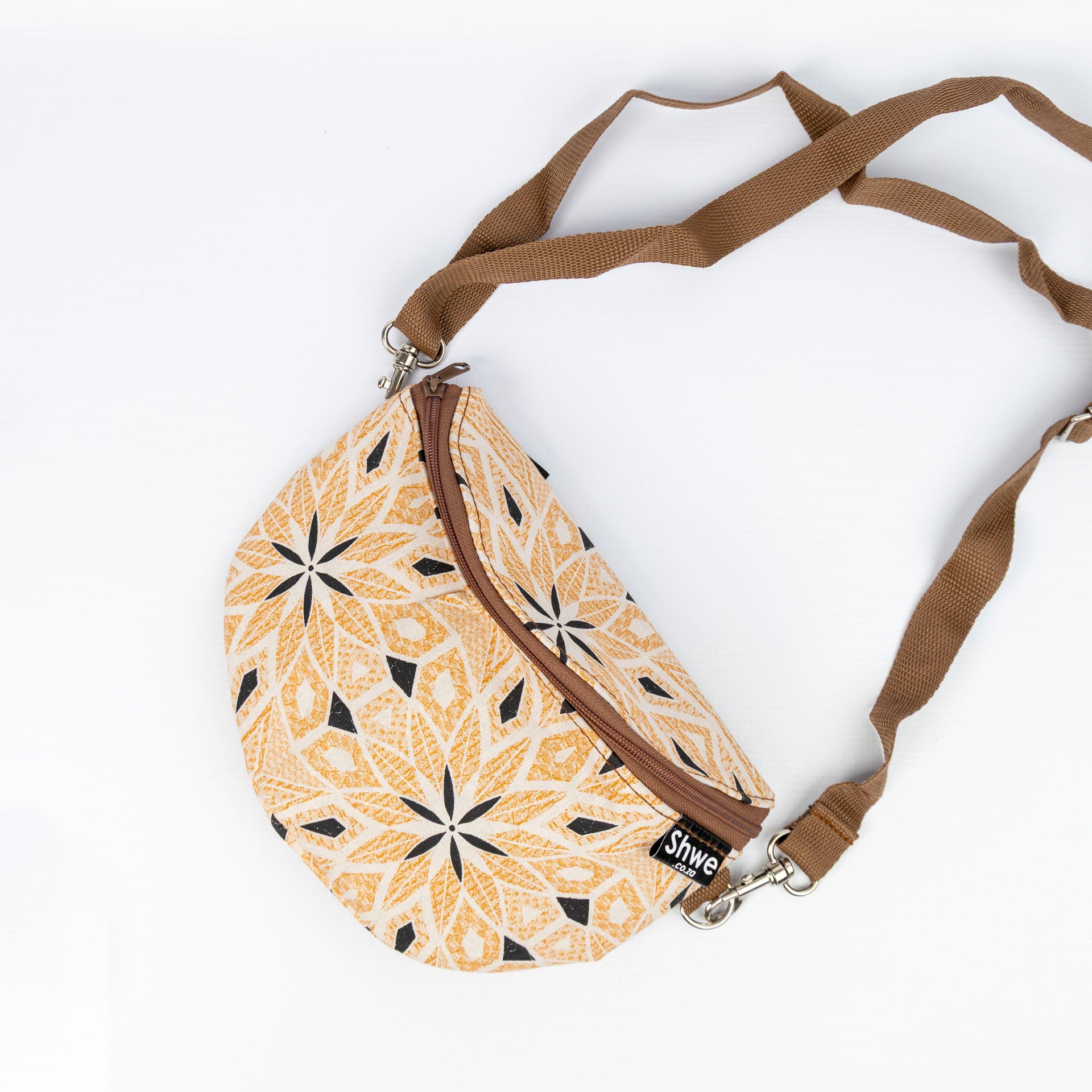 Shwe Crossbody Moonbag