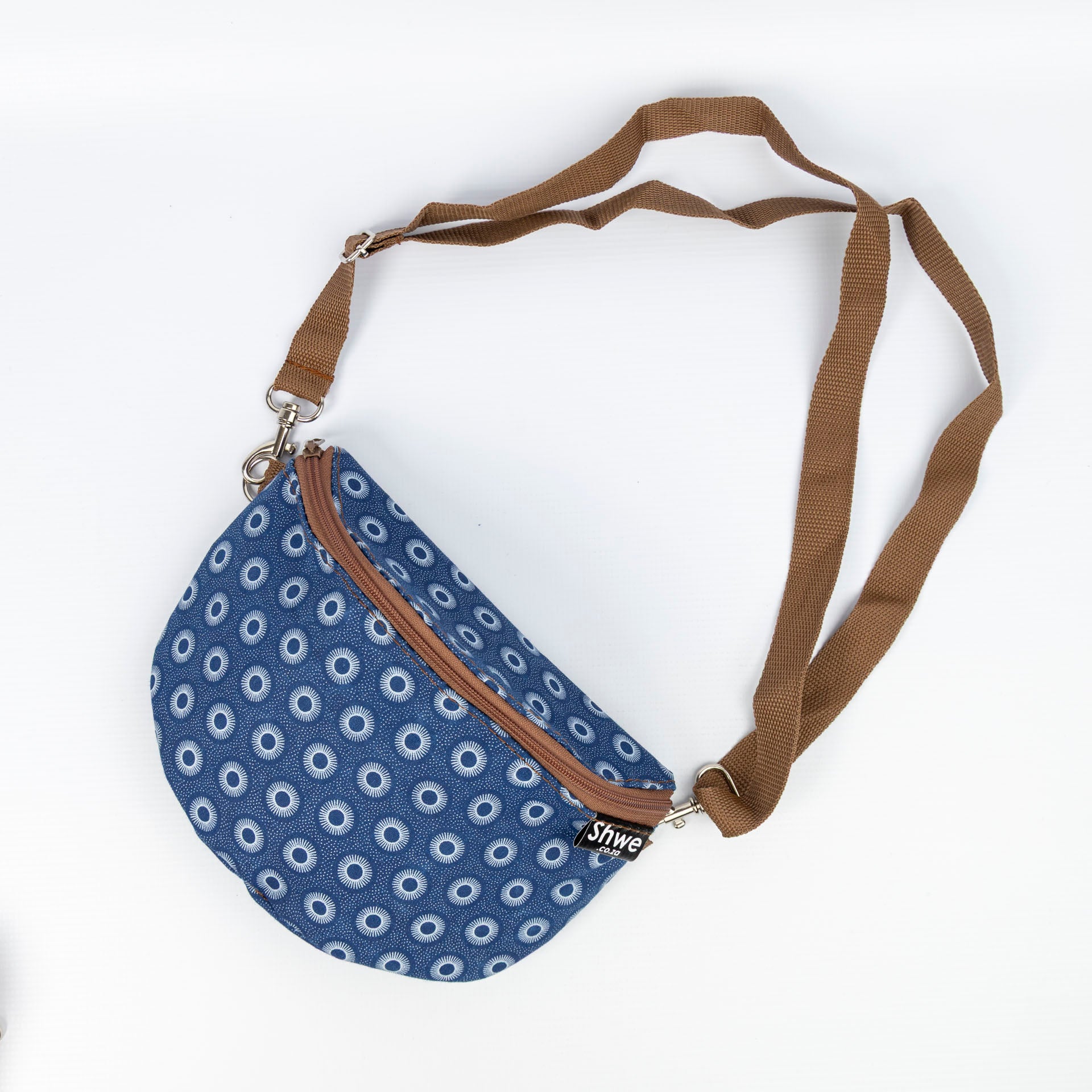 Shwe Crossbody Moonbag