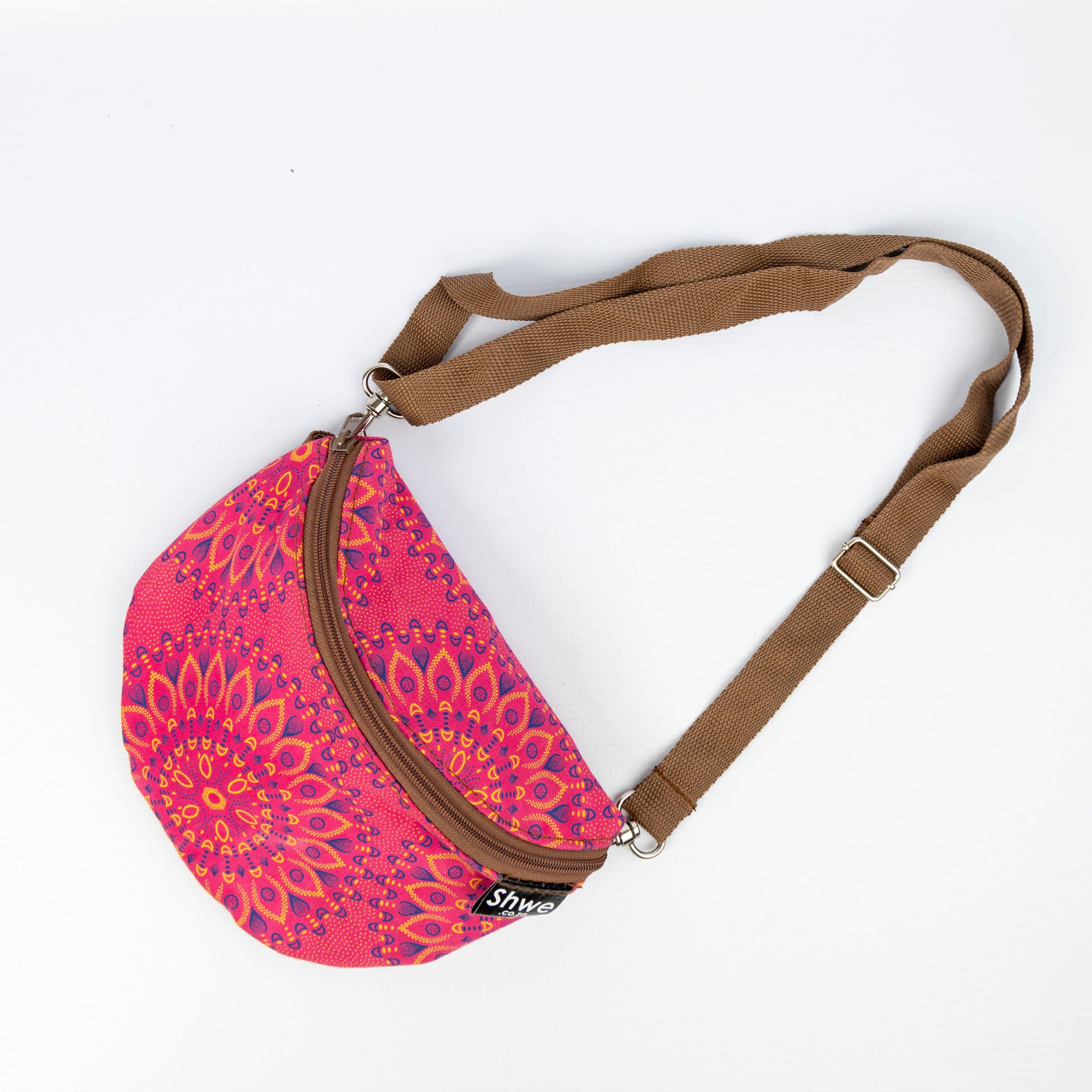 Shwe Crossbody Moonbag