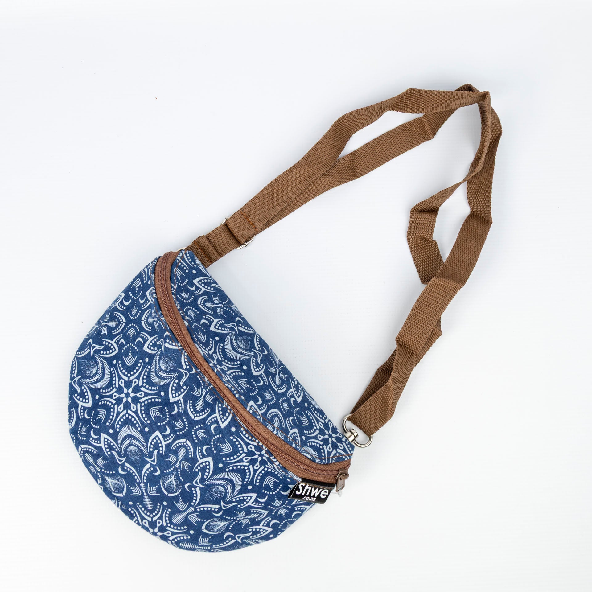Shwe Crossbody Moonbag
