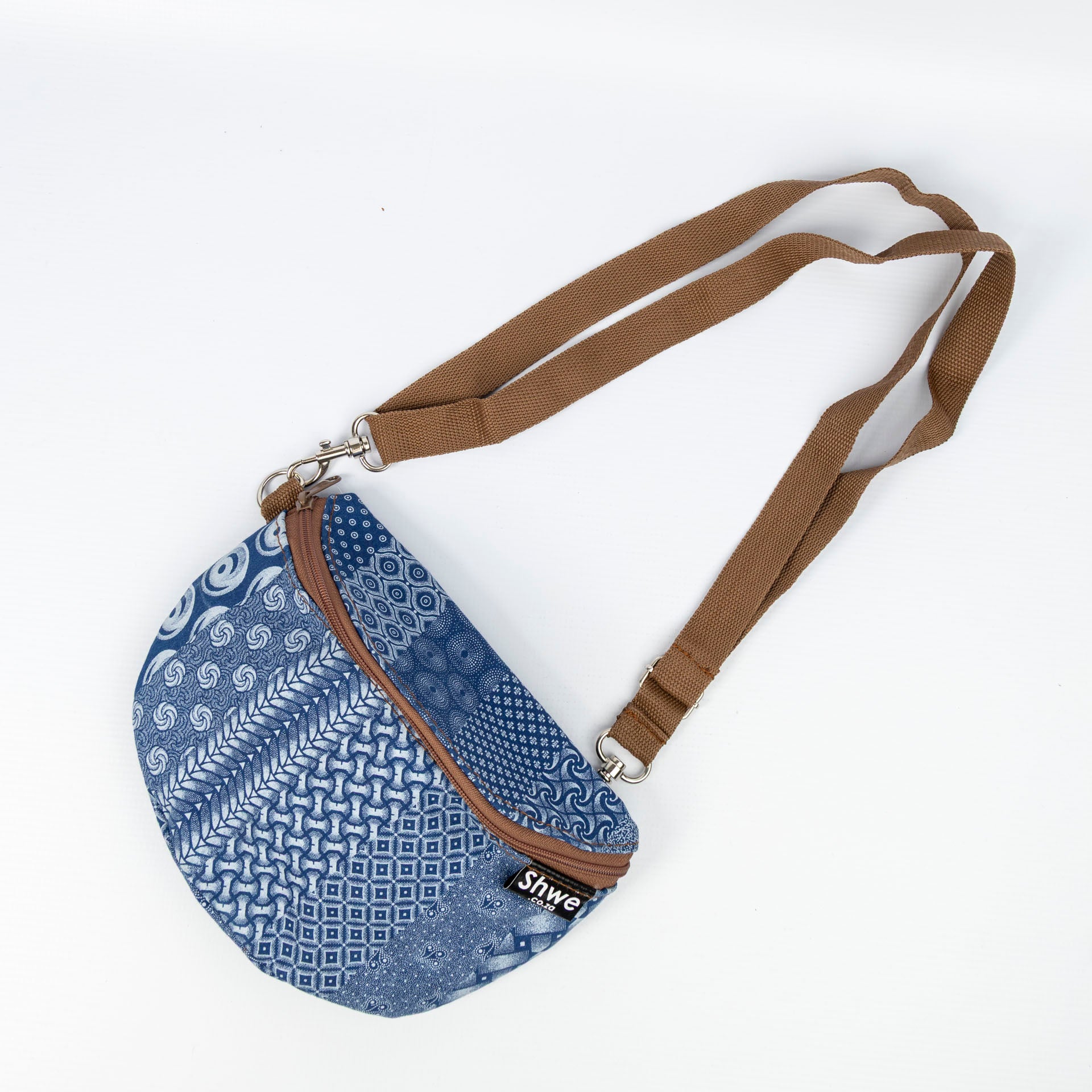 Shwe Crossbody Moonbag