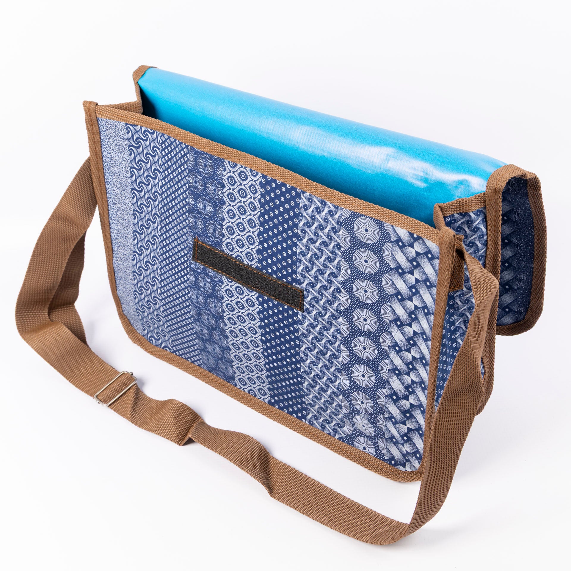 Shwe Messenger Bag