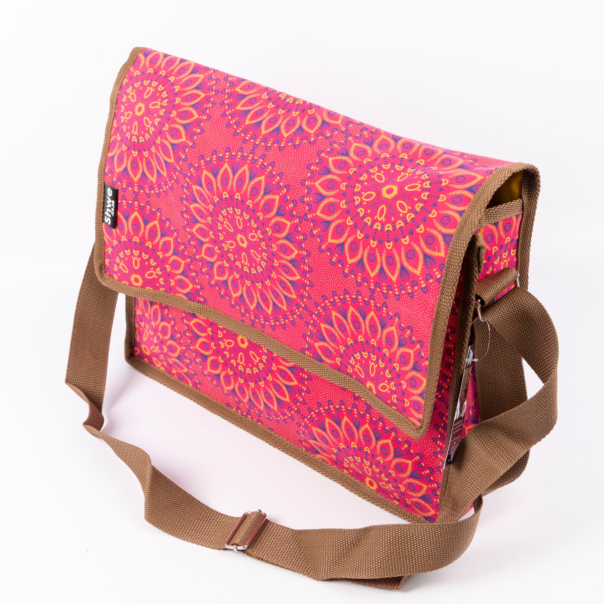 Shwe Messenger Bag