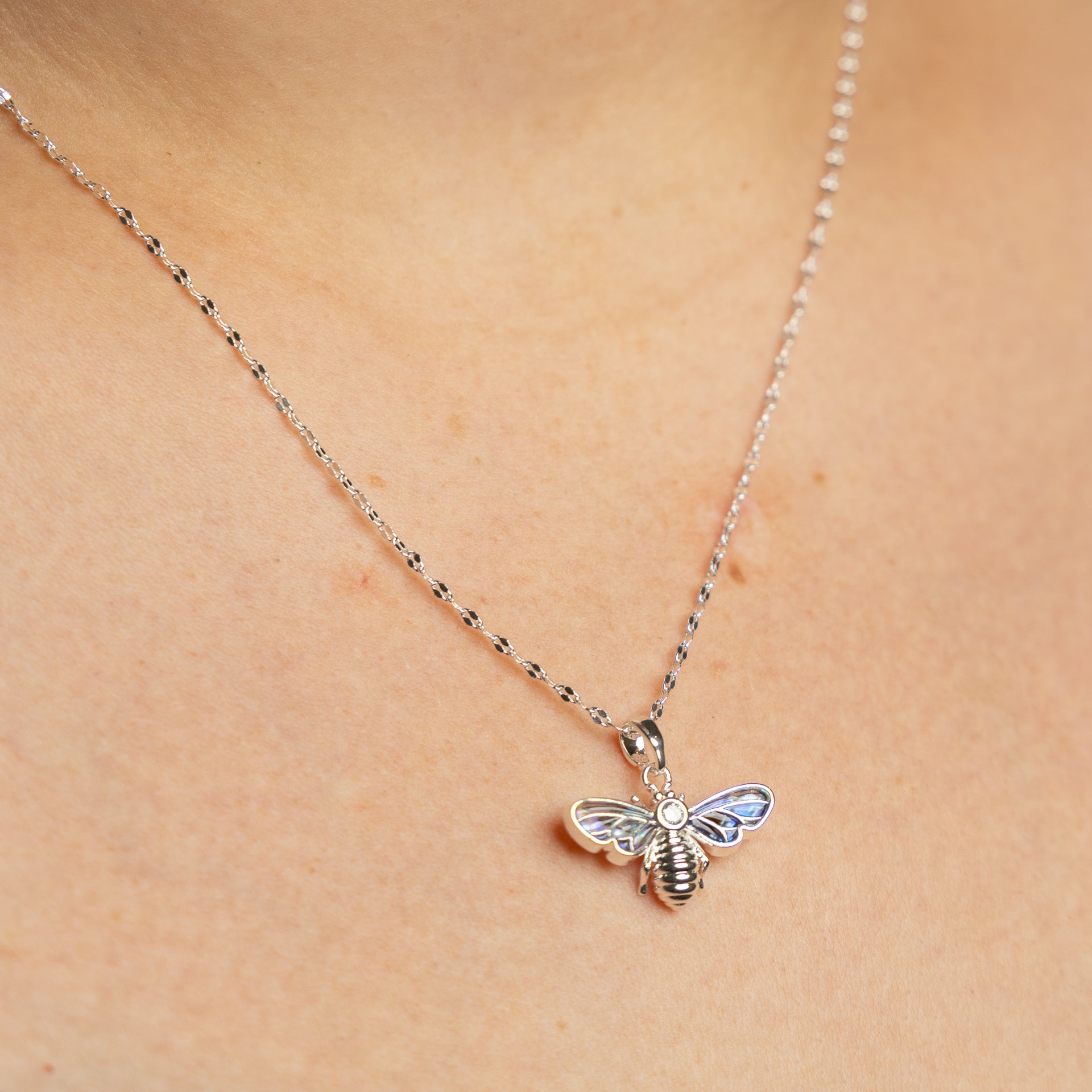 Pāua Shell Bee Necklace