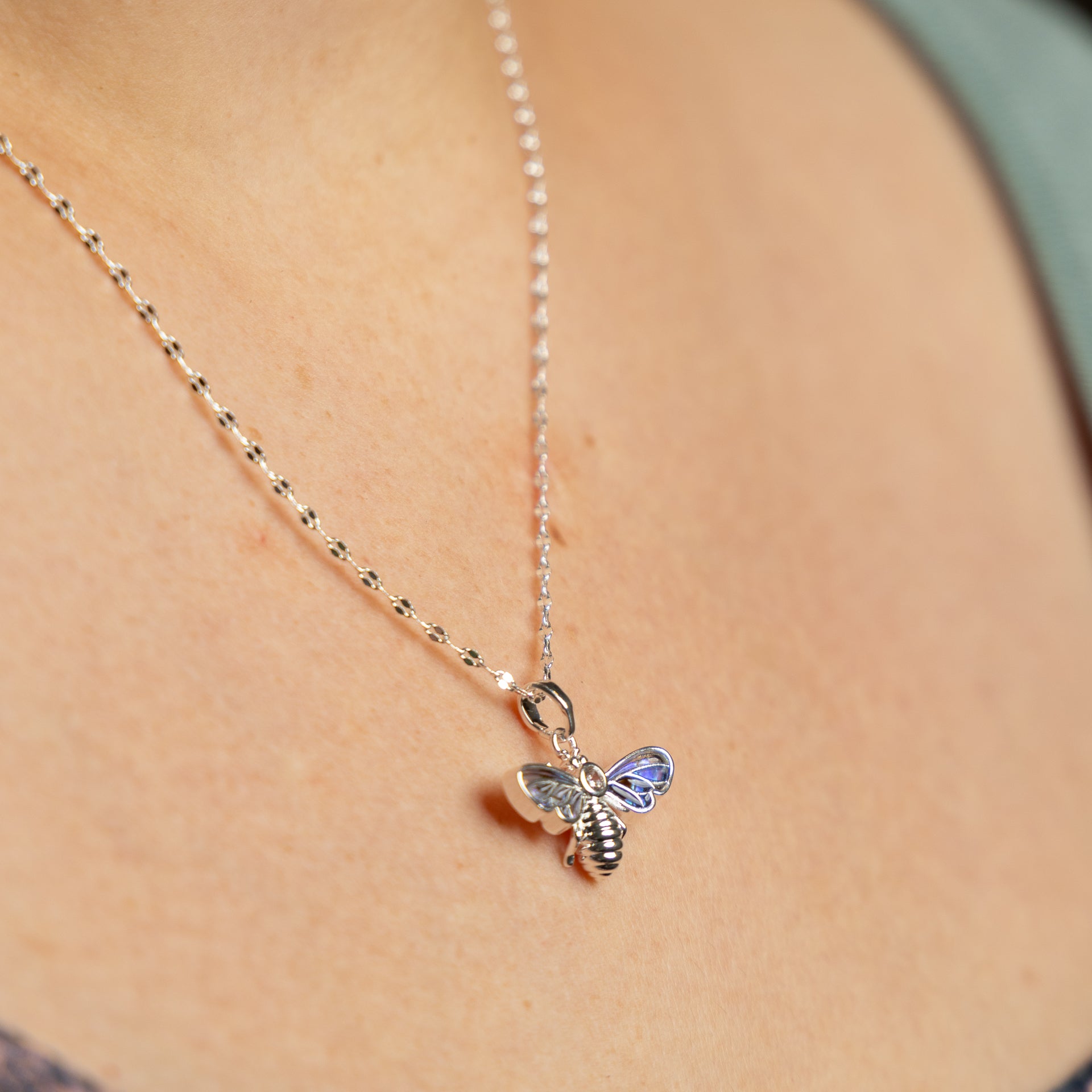 Pāua Shell Bee Necklace