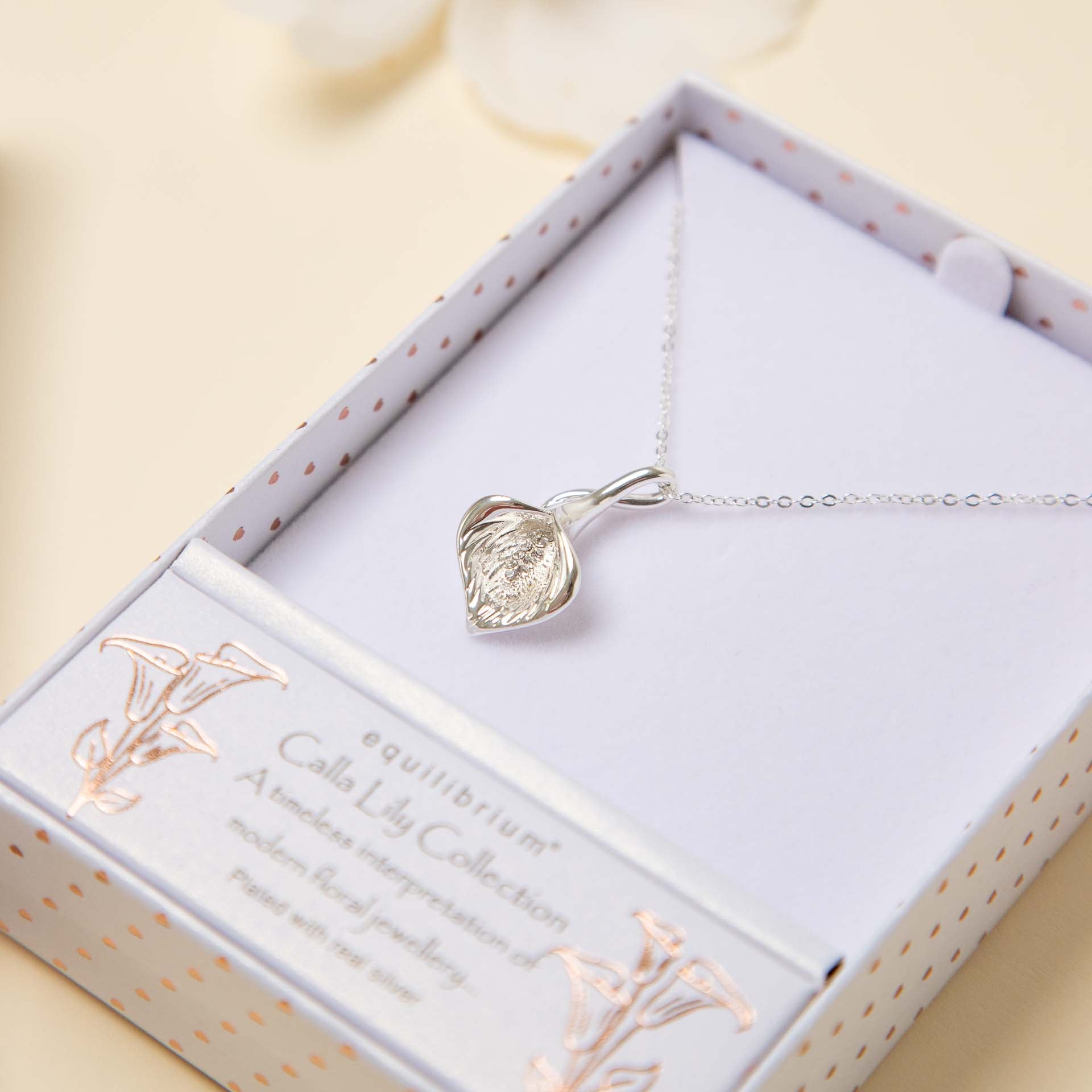 Calla Lily Looped Necklace