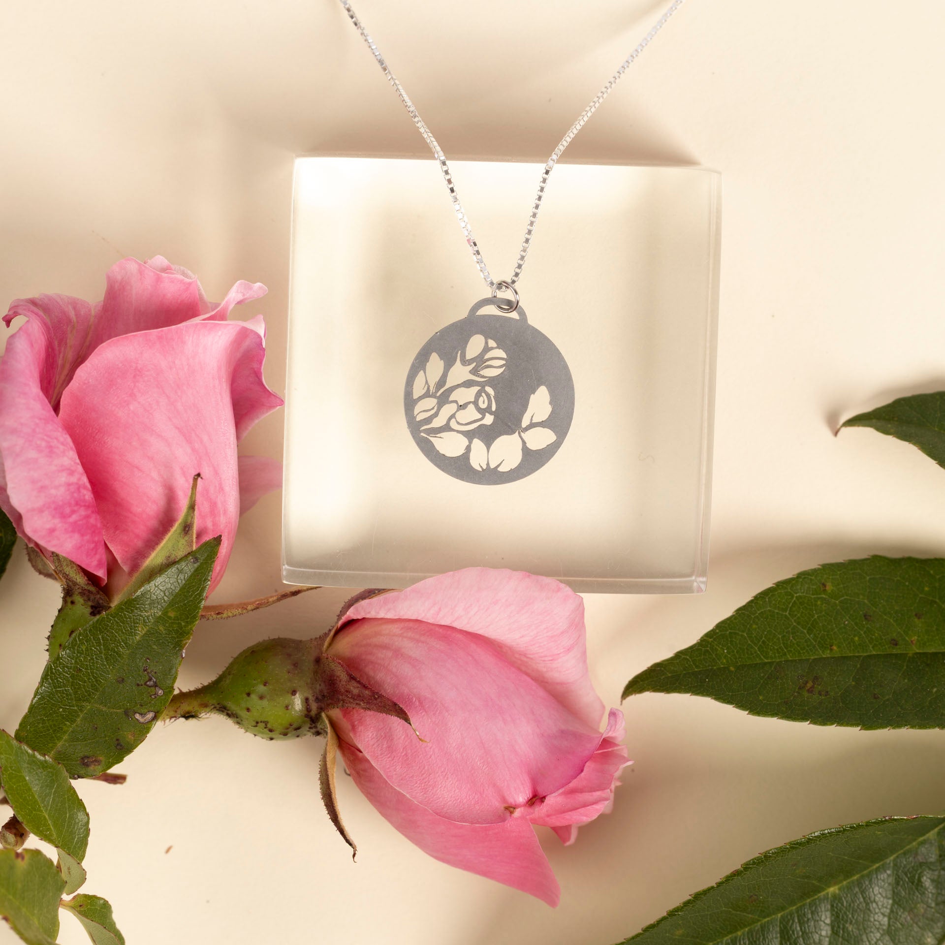Birth Flower Necklaces (stainless steel)
