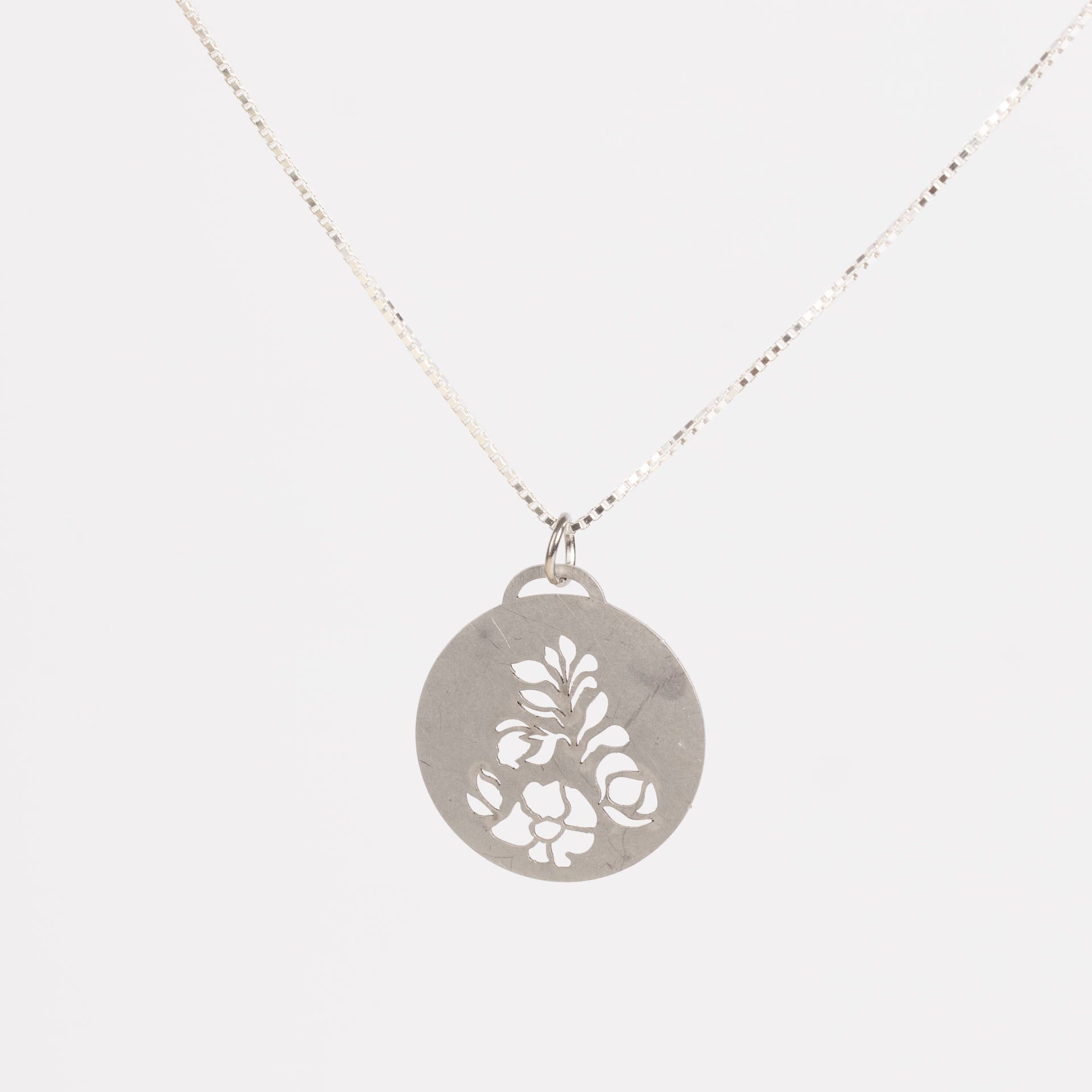 Birth Flower Necklaces (stainless steel)