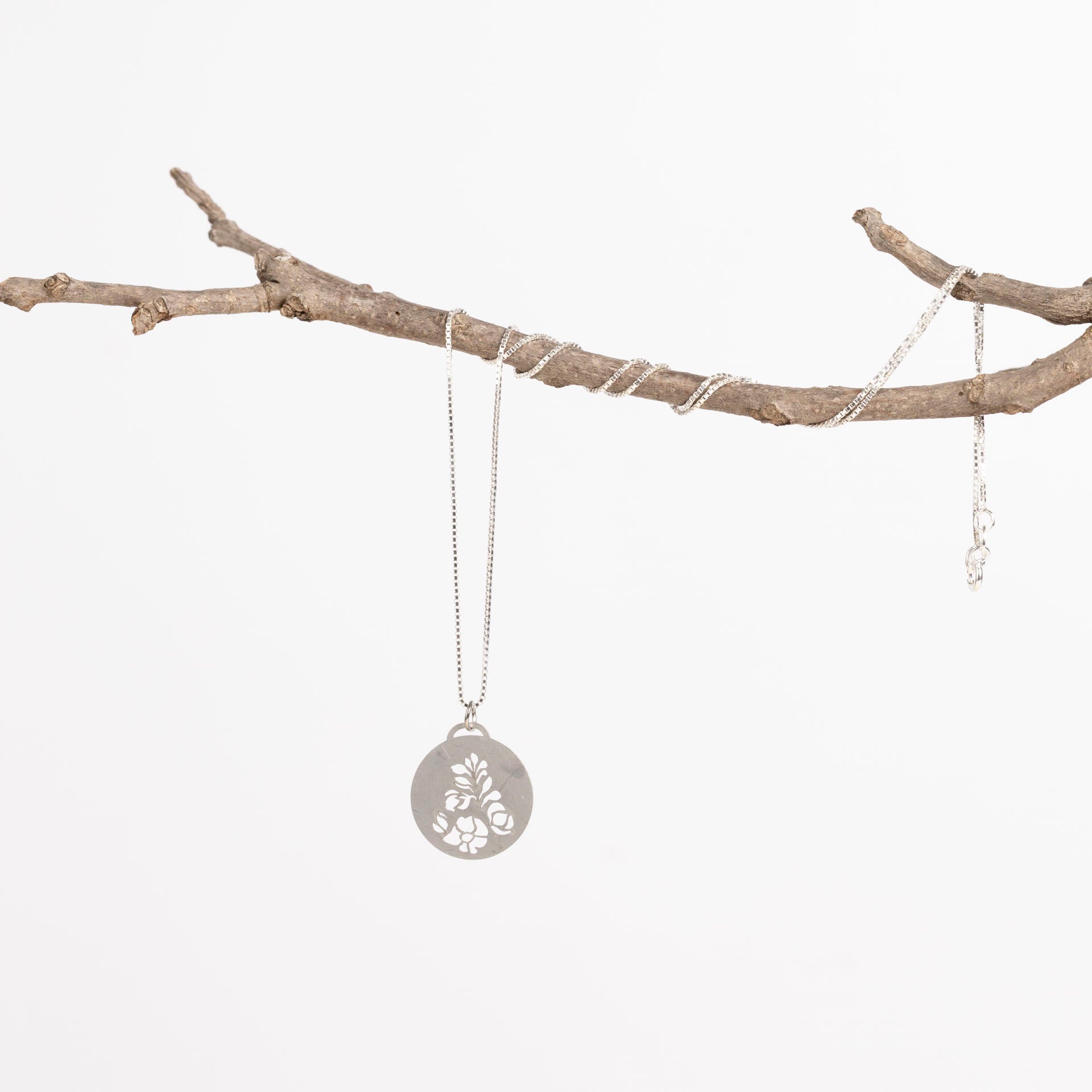 Birth Flower Necklaces (stainless steel)