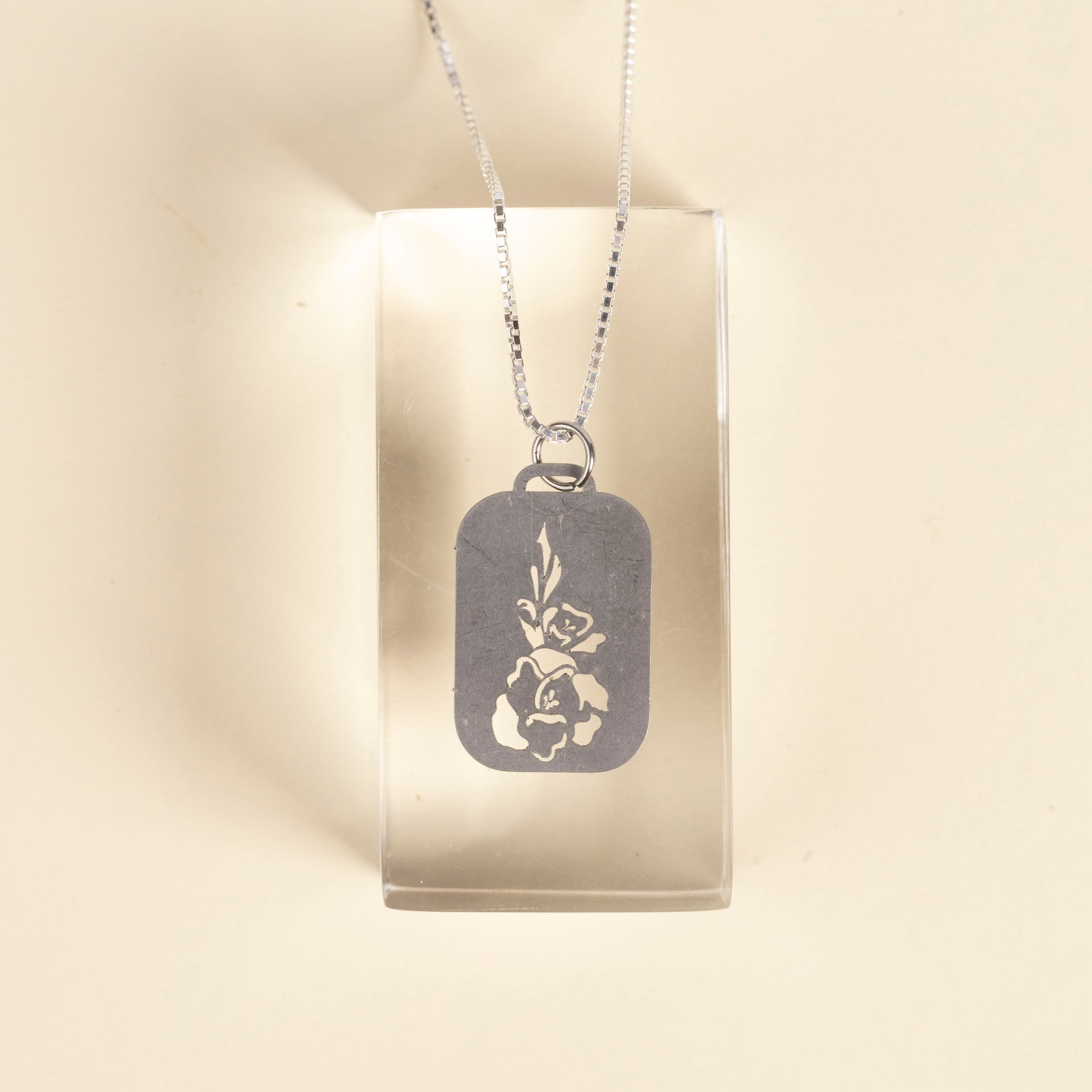 Birth Flower Necklaces (stainless steel)