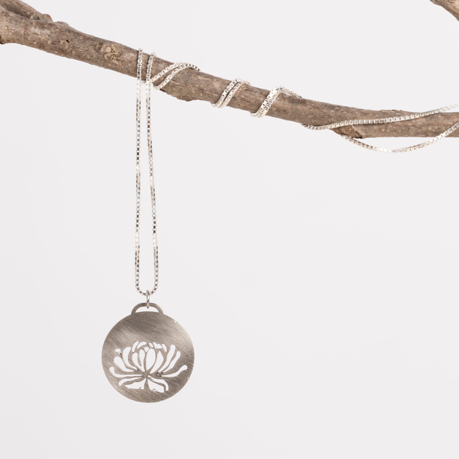 Birth Flower Necklaces (stainless steel)