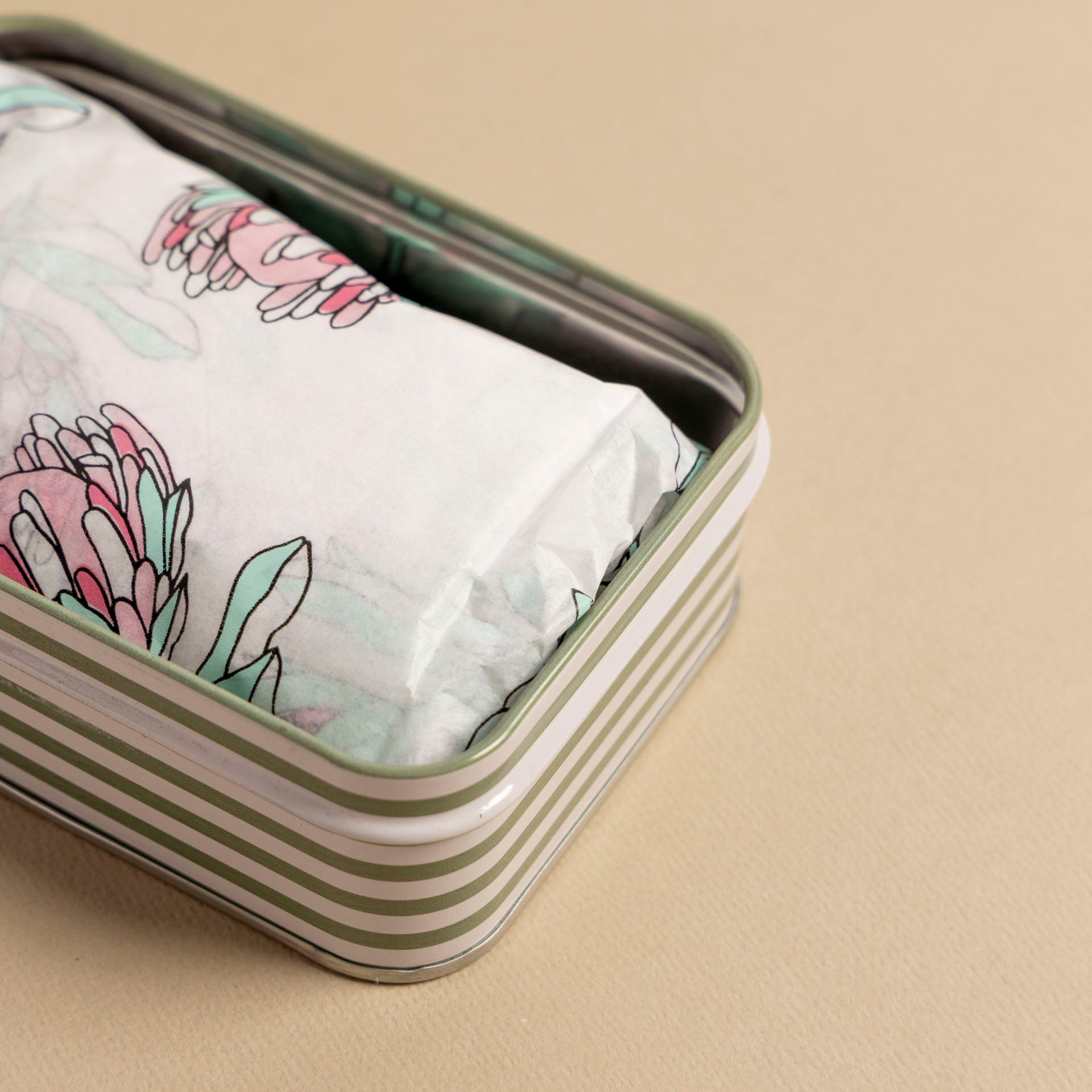 Life in the Garden – Garden Treasures Mini Gift Tin