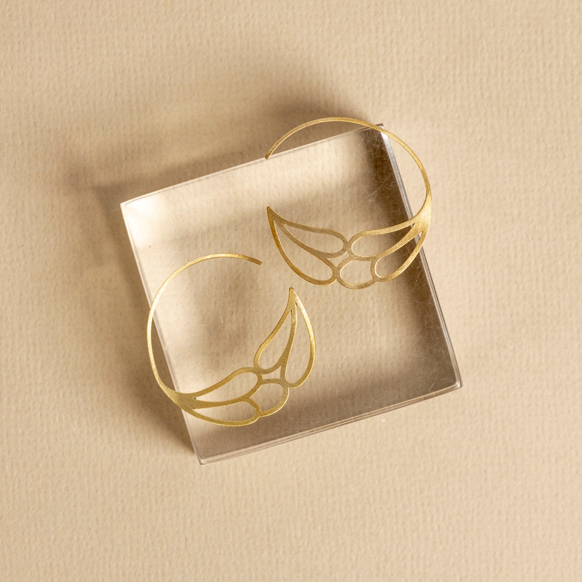 Round Pattern Hoop Side Silhouette Earrings (brass or stainless steel)