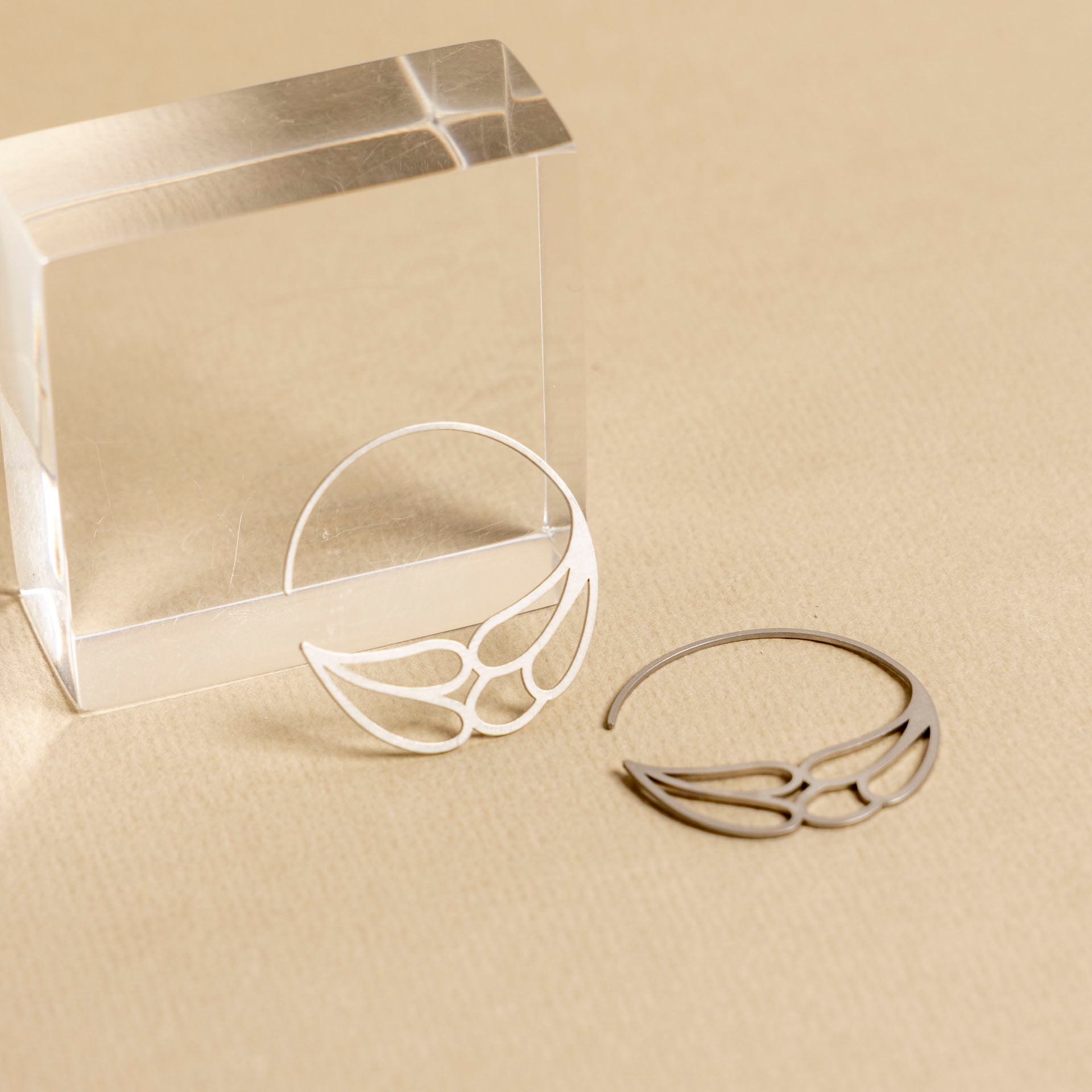 Round Pattern Hoop Side Silhouette Earrings (brass or stainless steel)