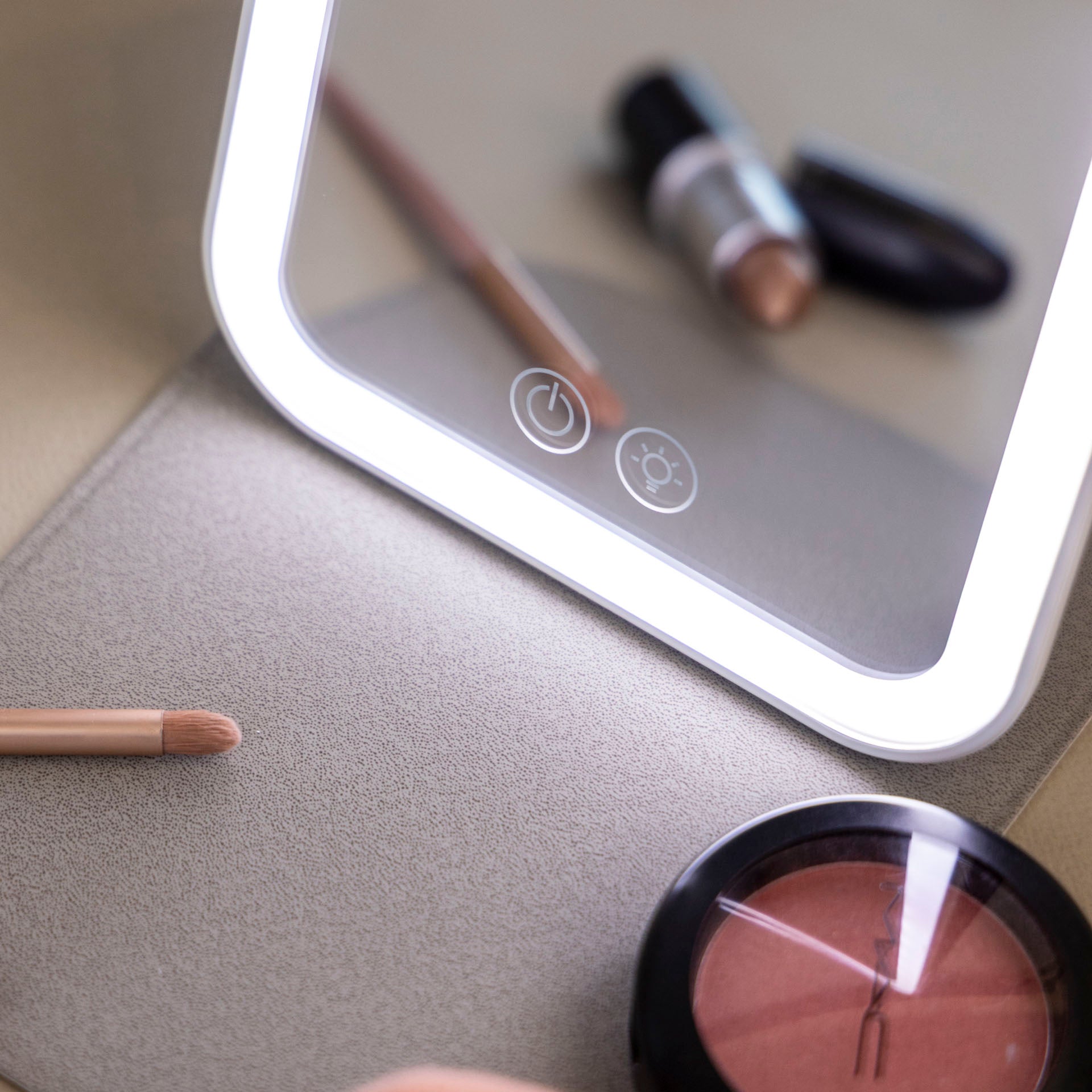 Travel Make-Up Mirror with Light (assorted colours)