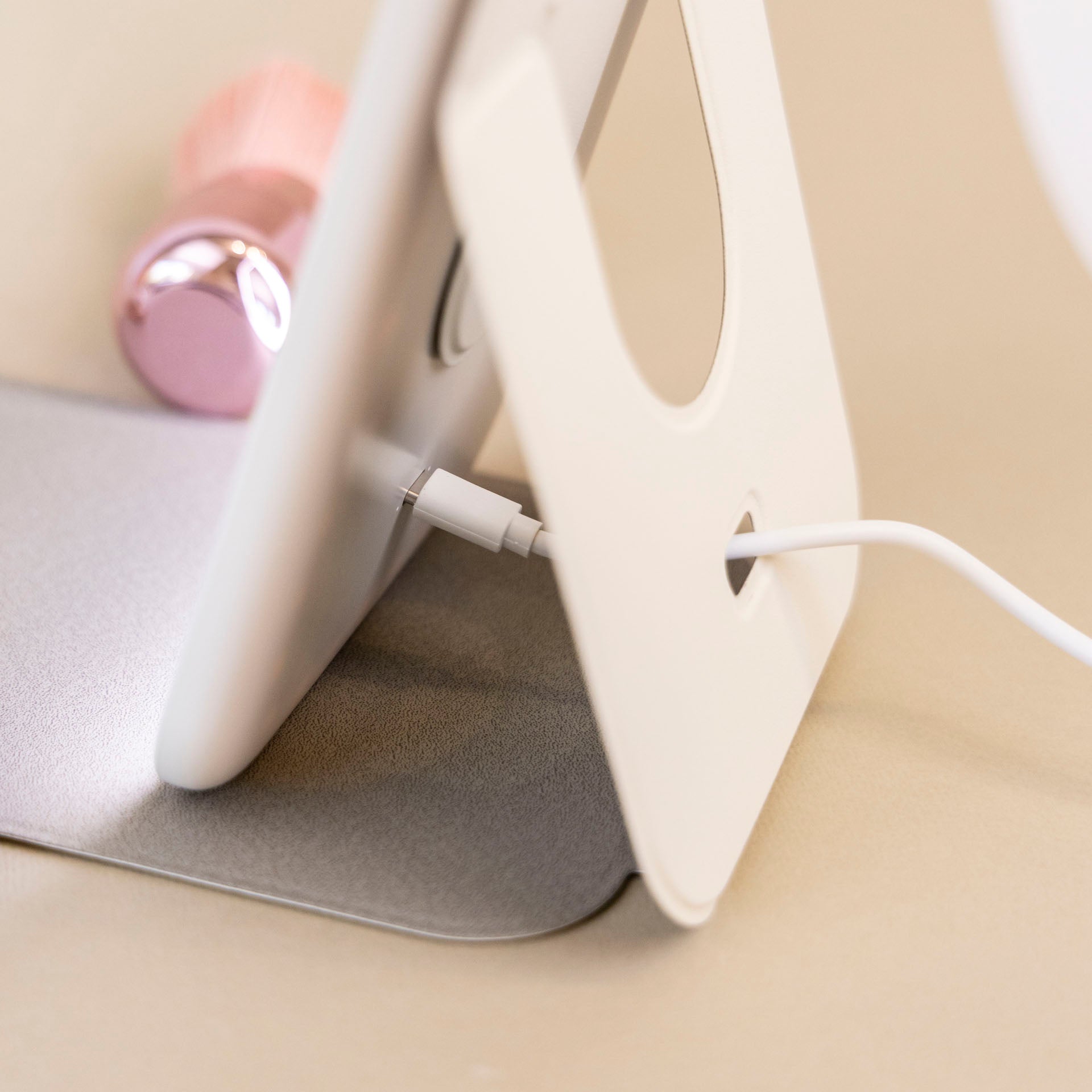 Travel Make-Up Mirror with Light (assorted colours)