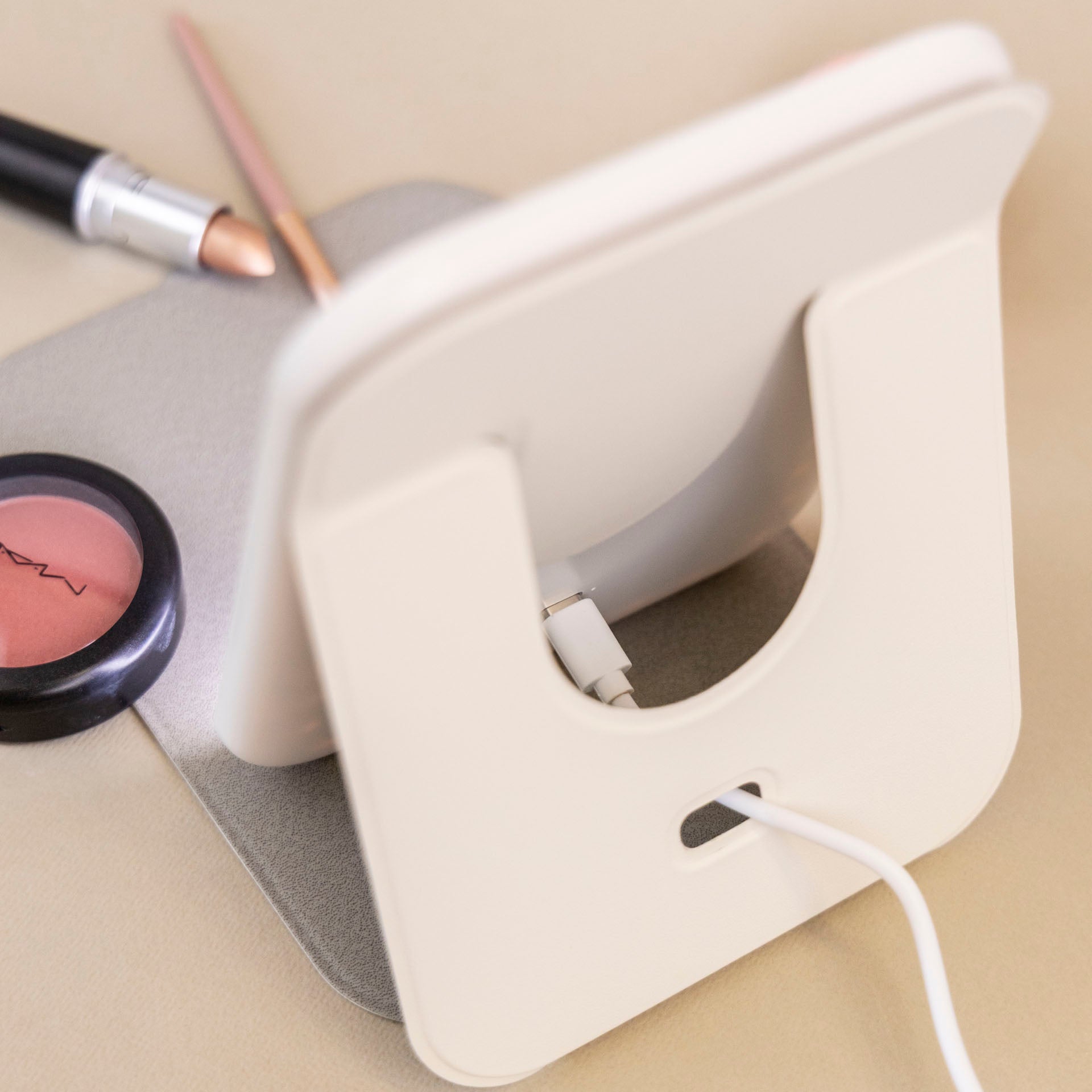 Travel Make-Up Mirror with Light (assorted colours)