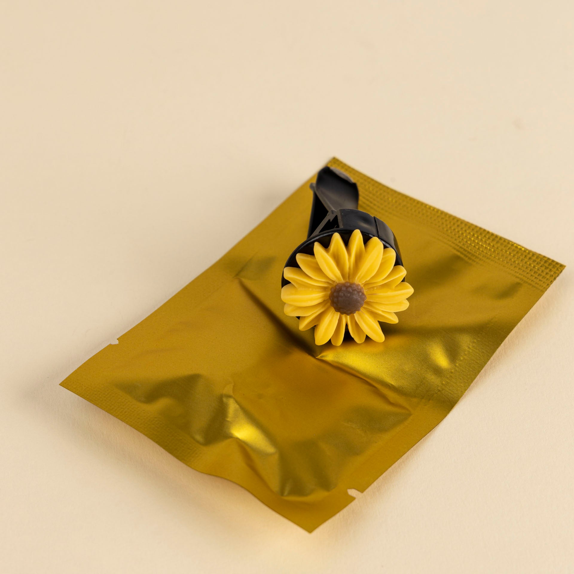 Daisy Car Air Freshener (assorted colours)