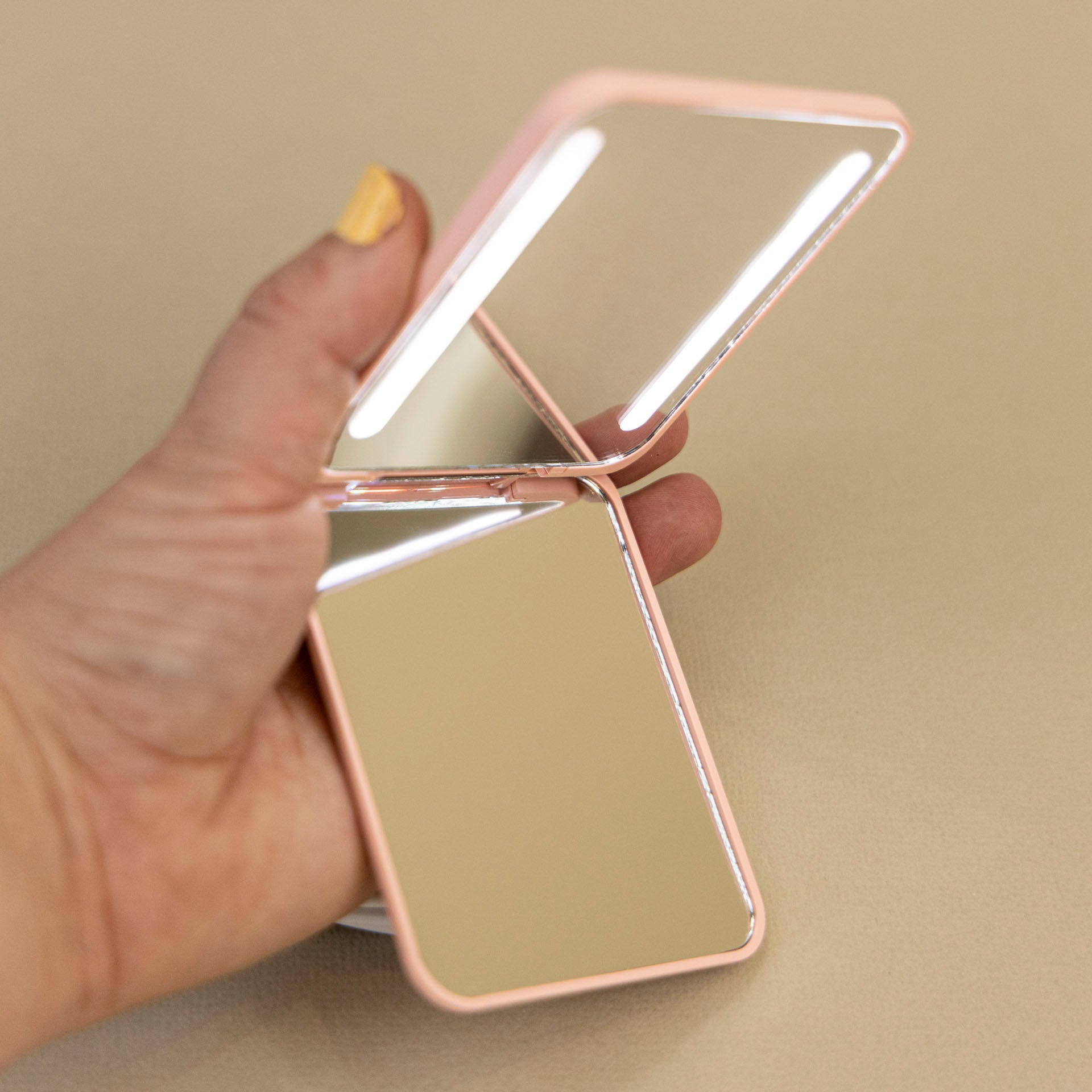 Rechargeable Light-Up Pocket Mirror (assorted colours)