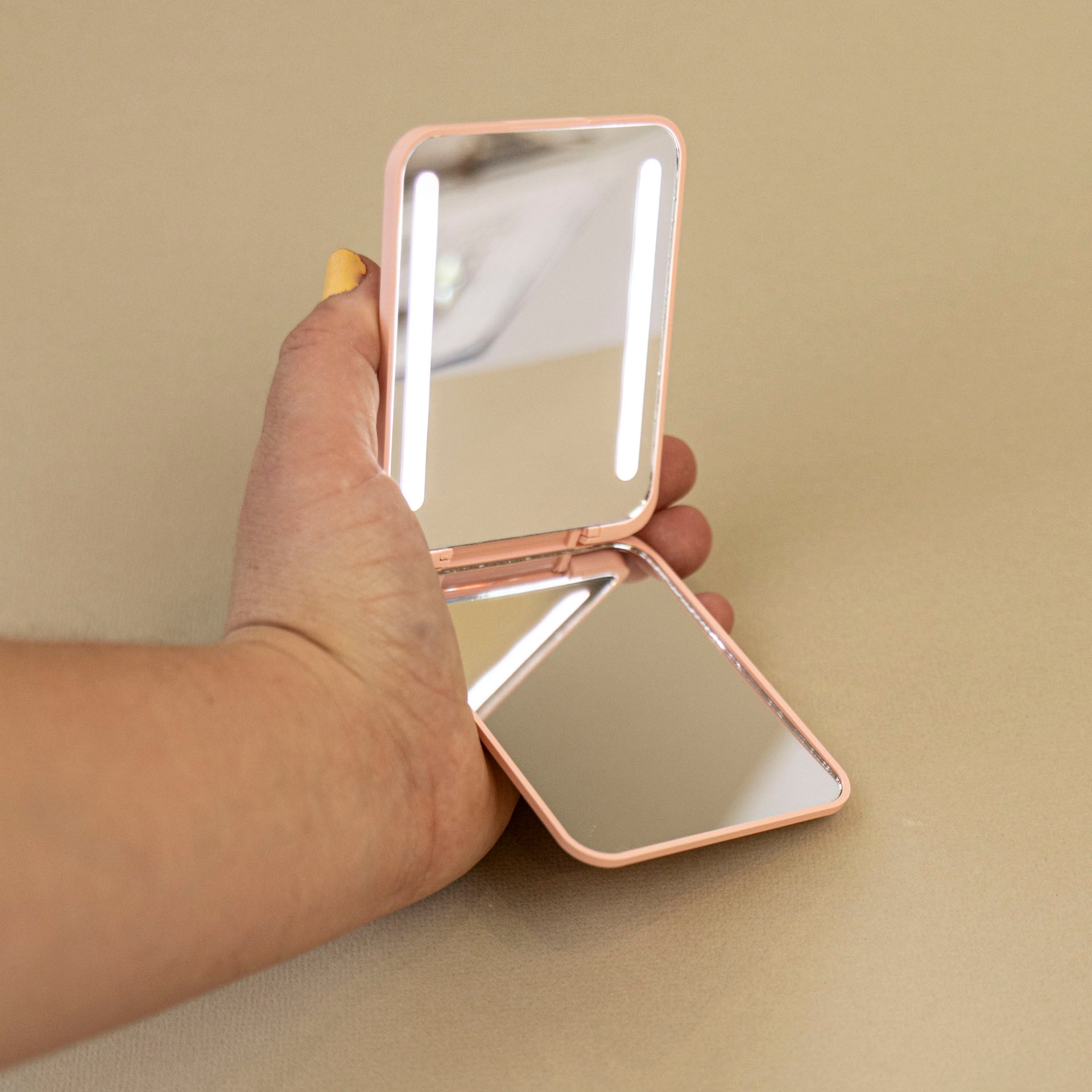 Rechargeable Light-Up Pocket Mirror (assorted colours)