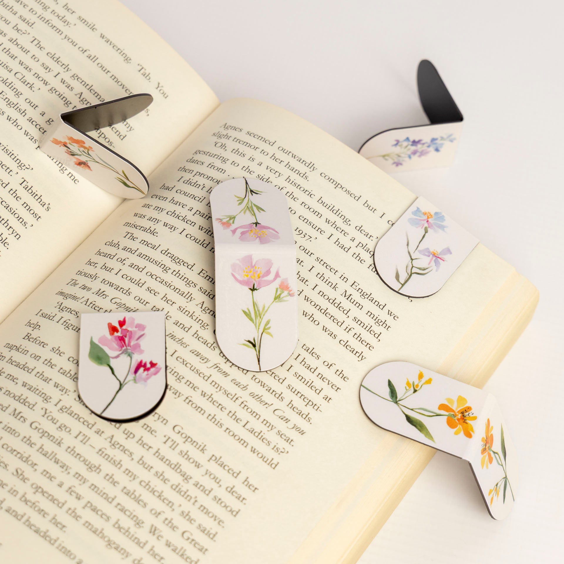 Dress Your Desk – Set of 6 Magnetic Bookmarks