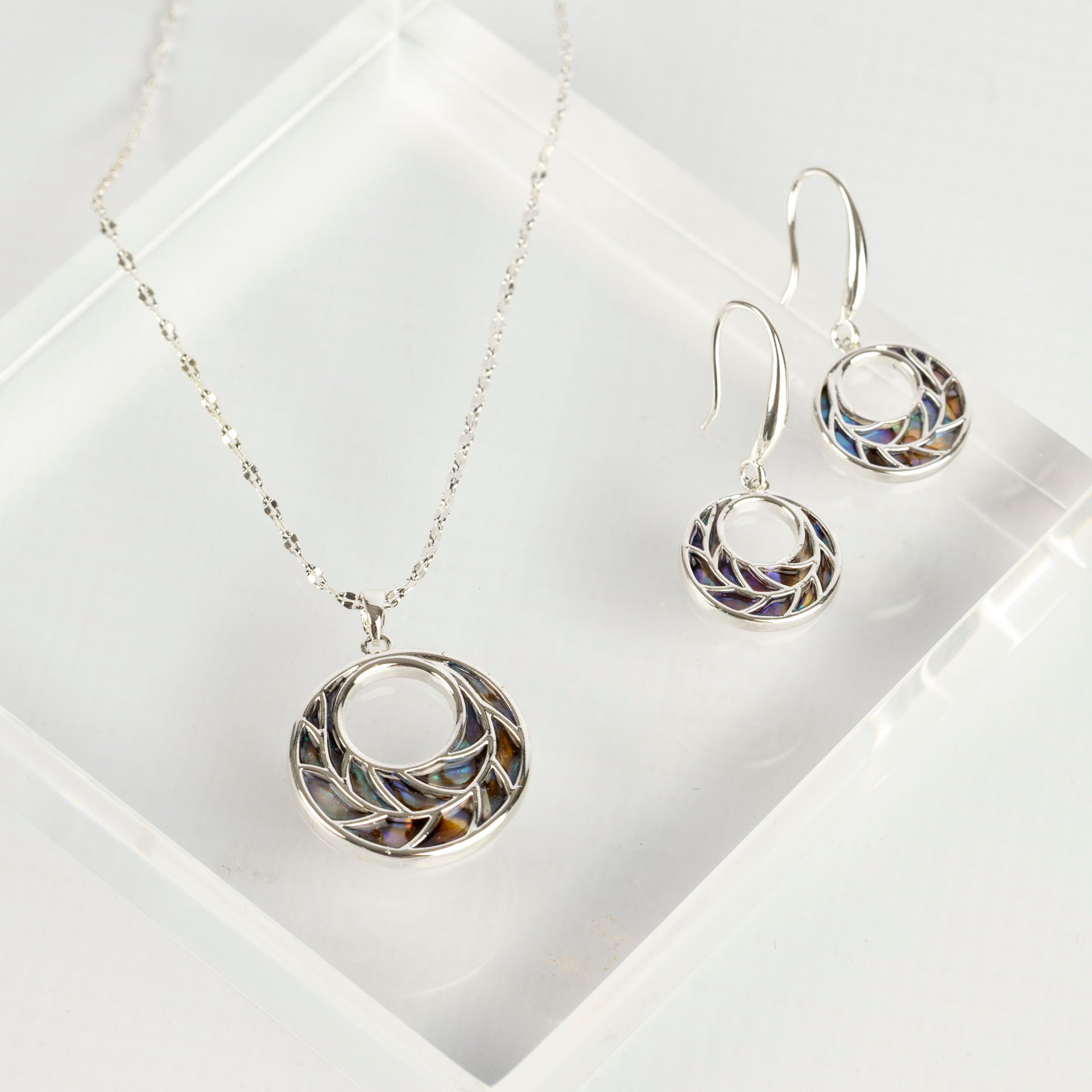 Pāua Shell Elegance Necklace