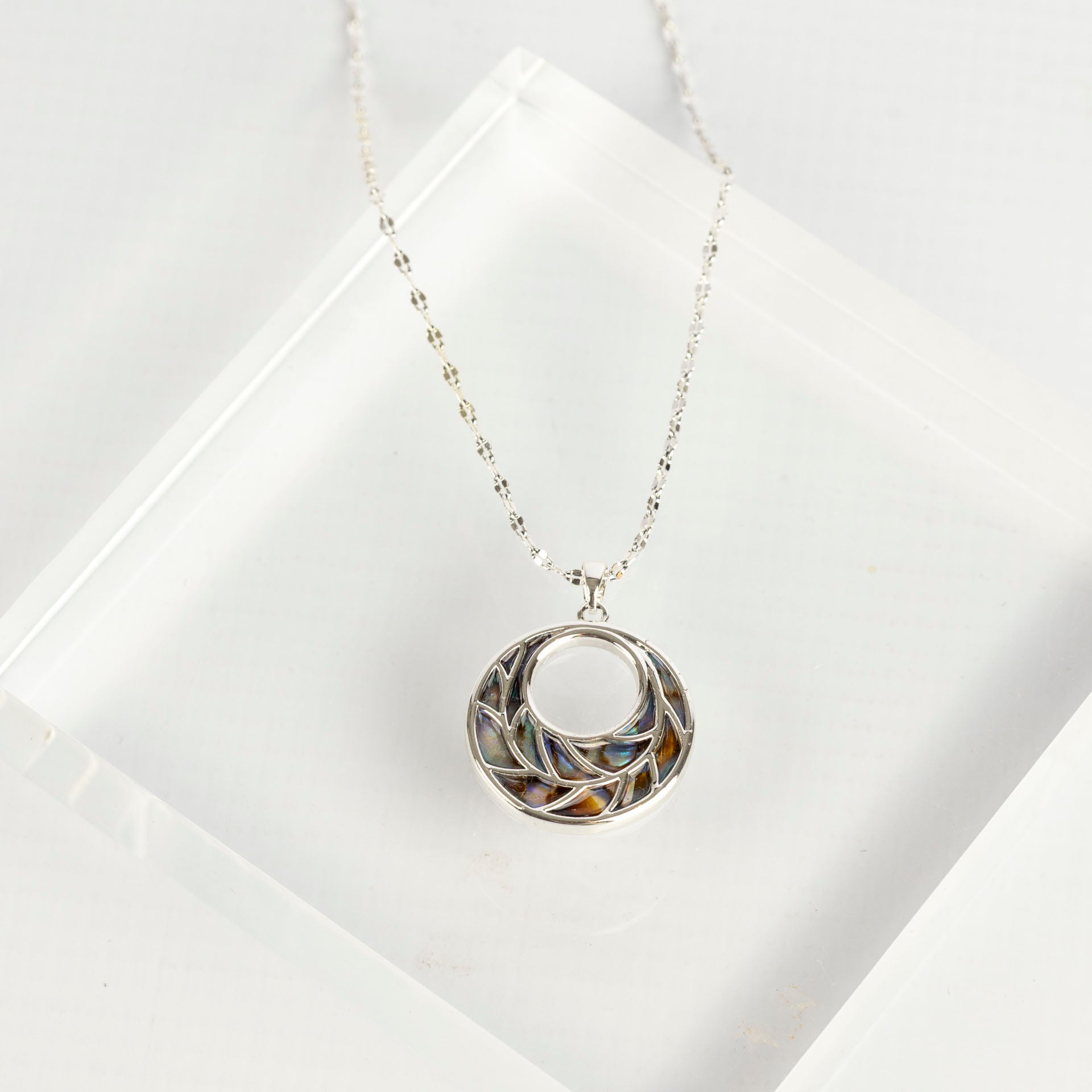 Pāua Shell Elegance Necklace
