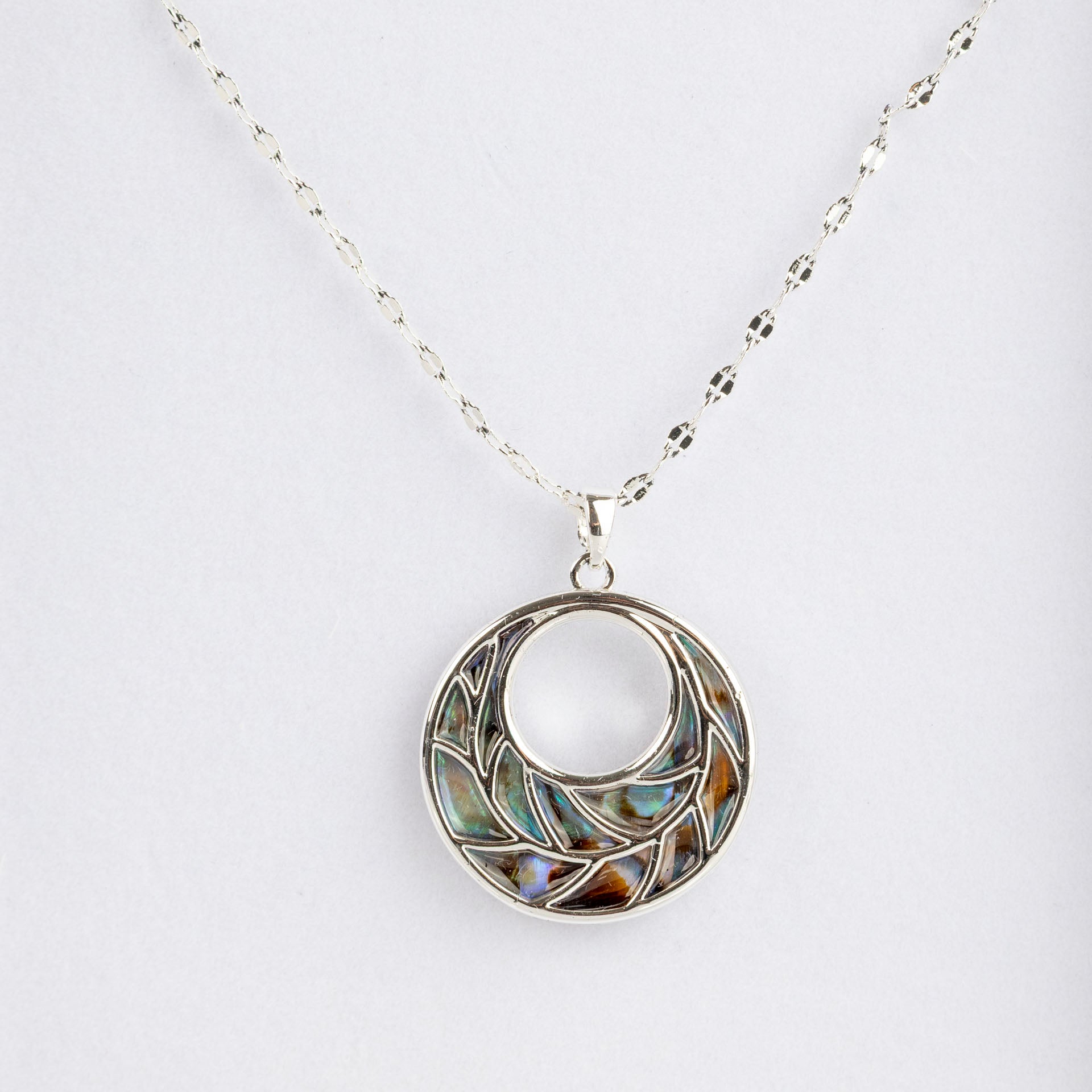 Pāua Shell Elegance Necklace