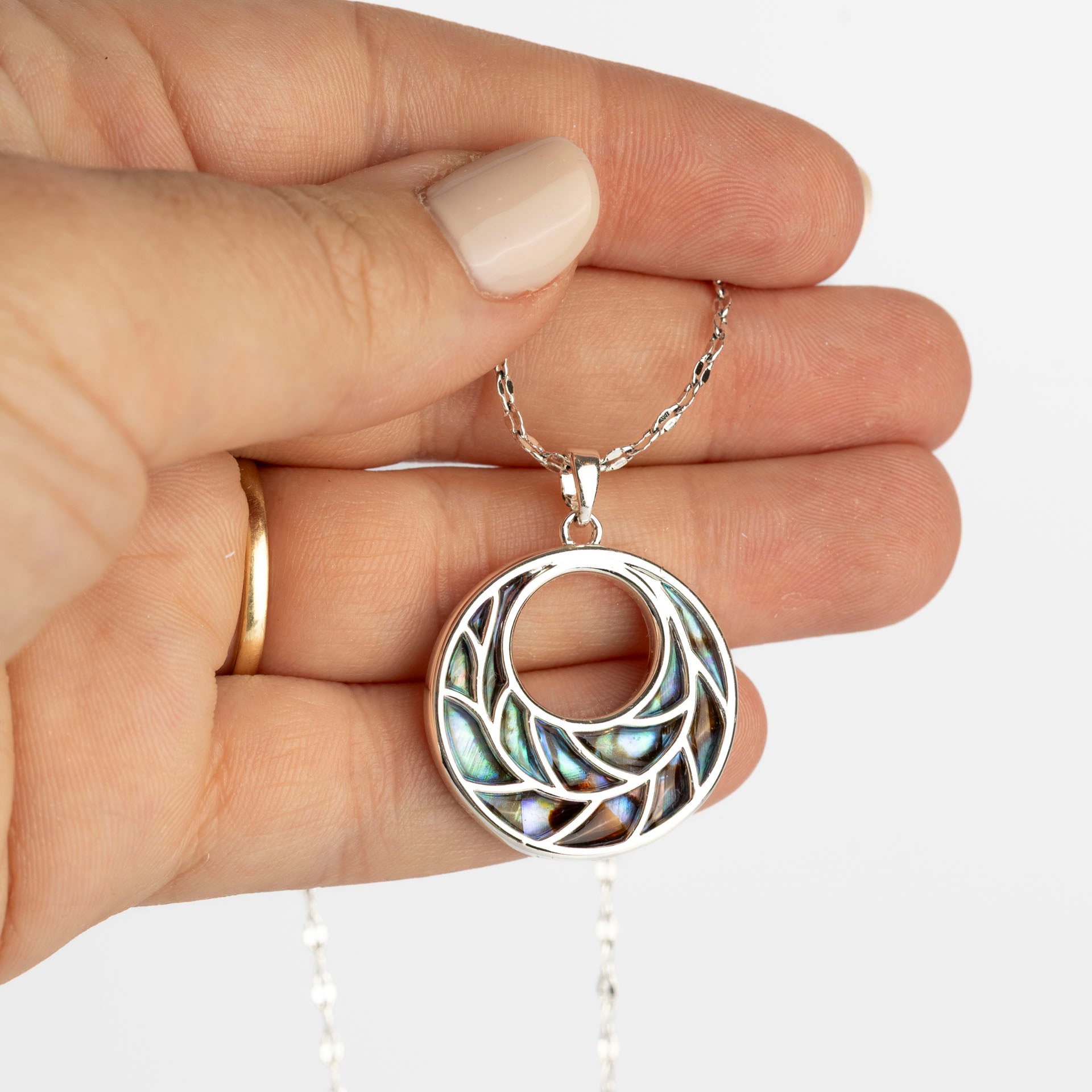 Pāua Shell Elegance Necklace