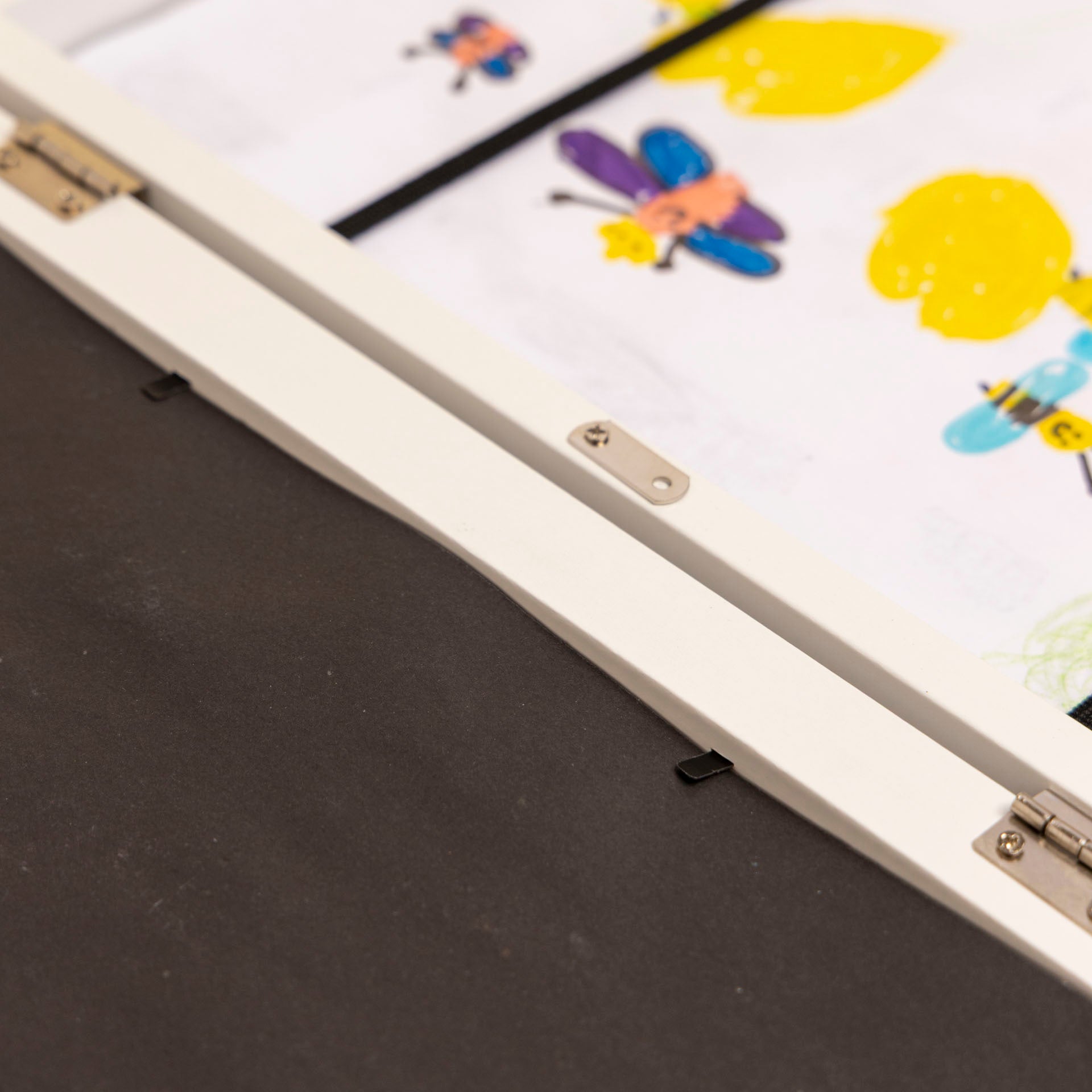 Kids' Artwork Storage and Display A4 Frame (Black / White)