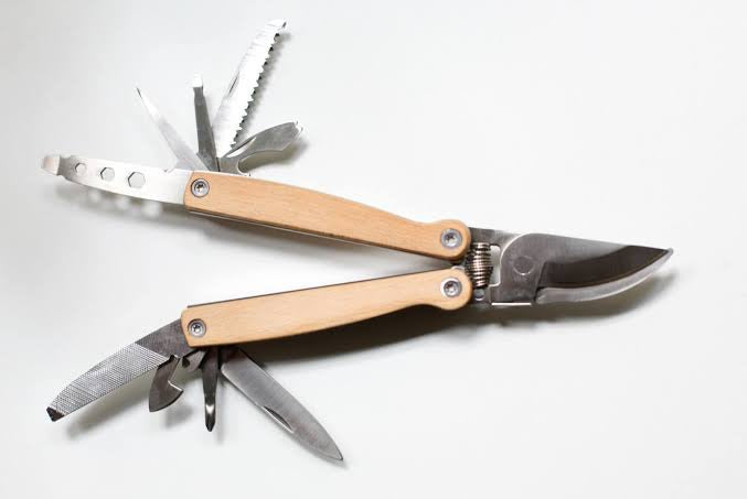Pocket Pruner 12-in-1 Multi-Tool