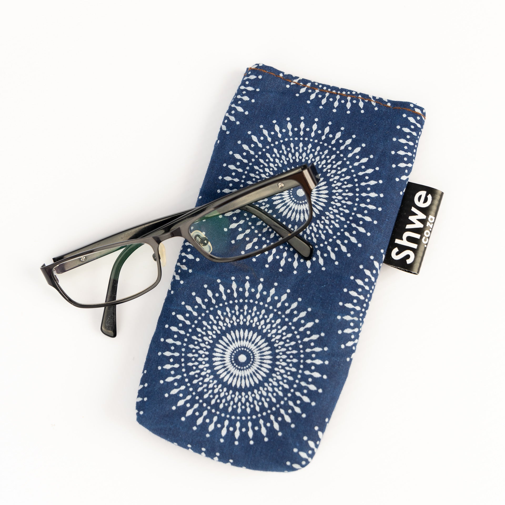 Shwe Glasses Pouch