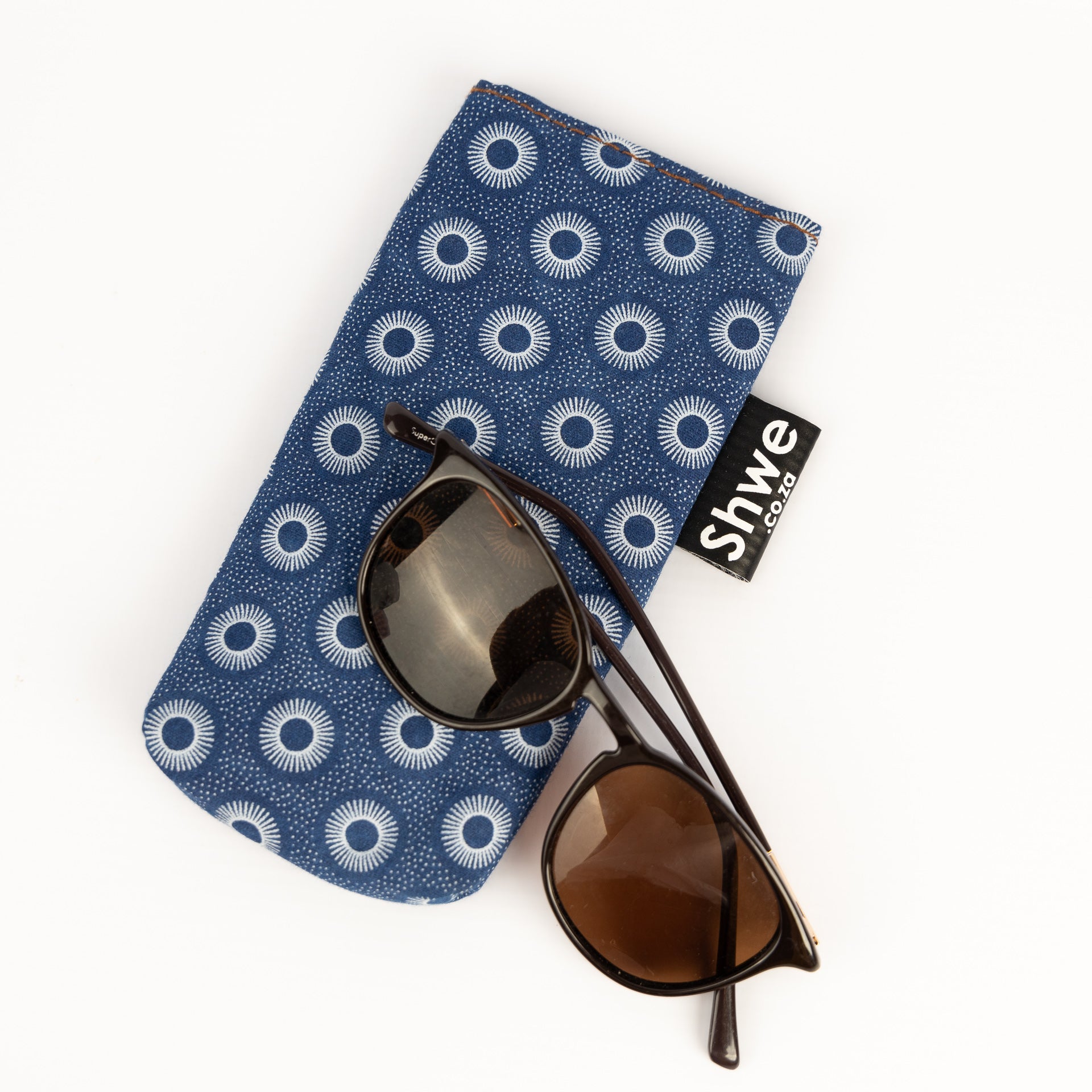 Shwe Glasses Pouch