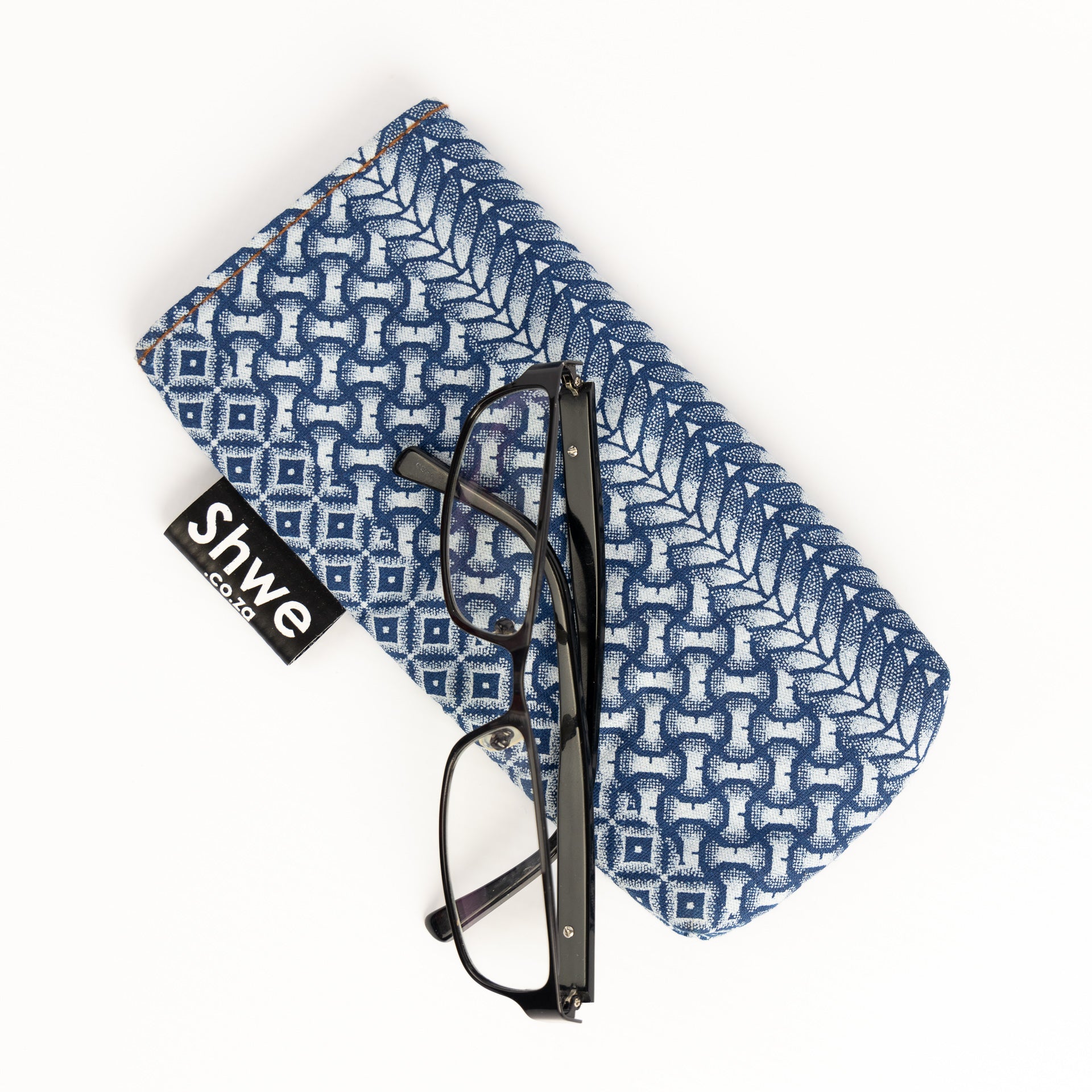 Shwe Glasses Pouch