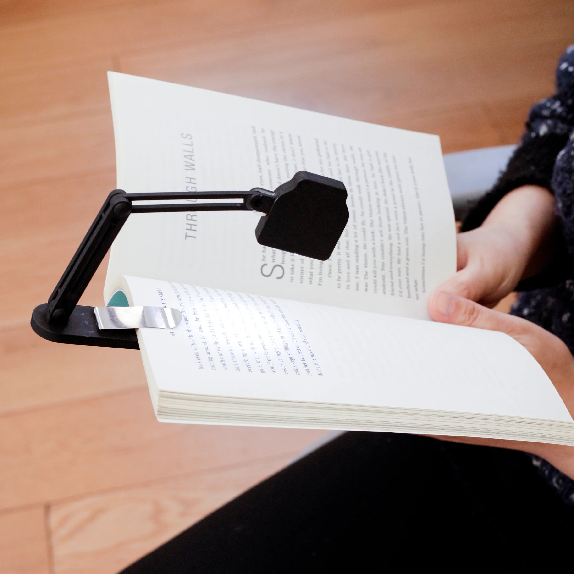 Slim Folding Booklamp