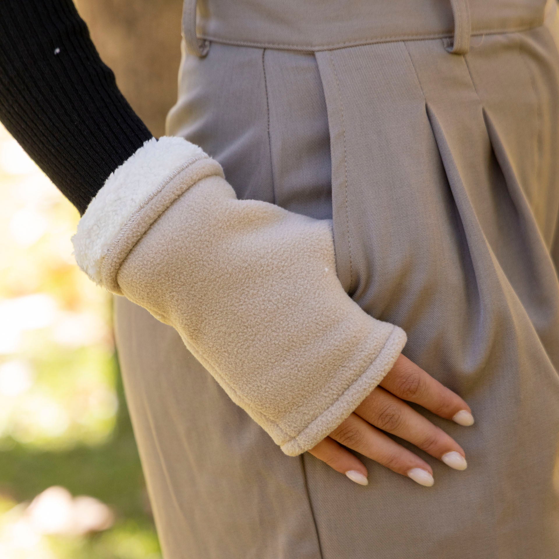 Ladies' Fleece-Lined Wristie Gloves (assorted colours)