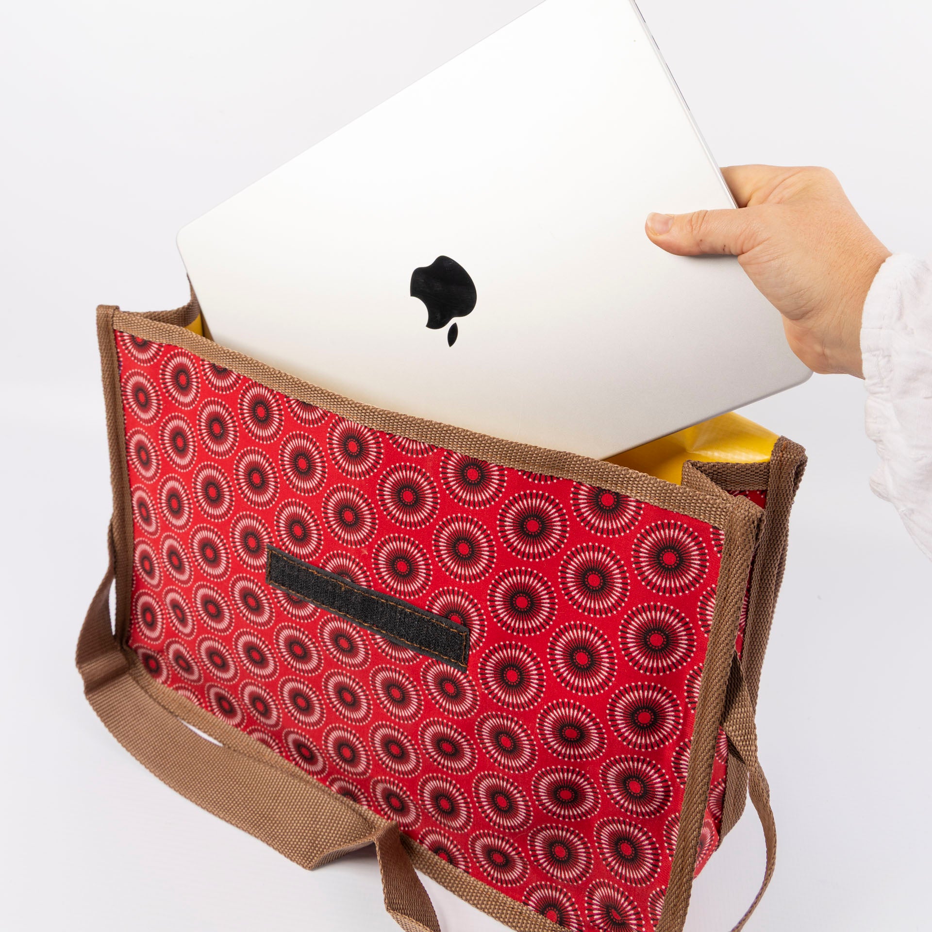 Shwe Messenger Bag