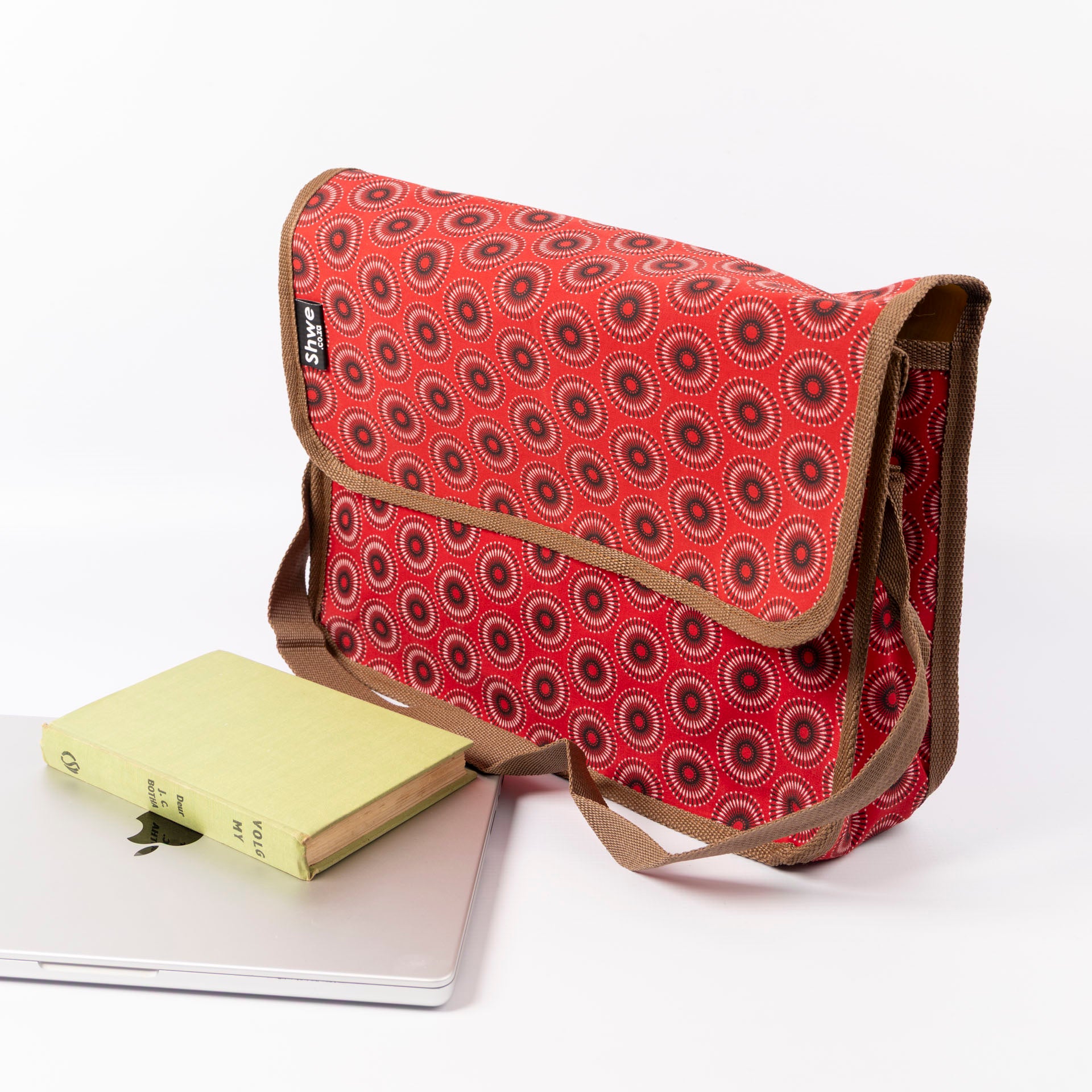 Shwe Messenger Bag
