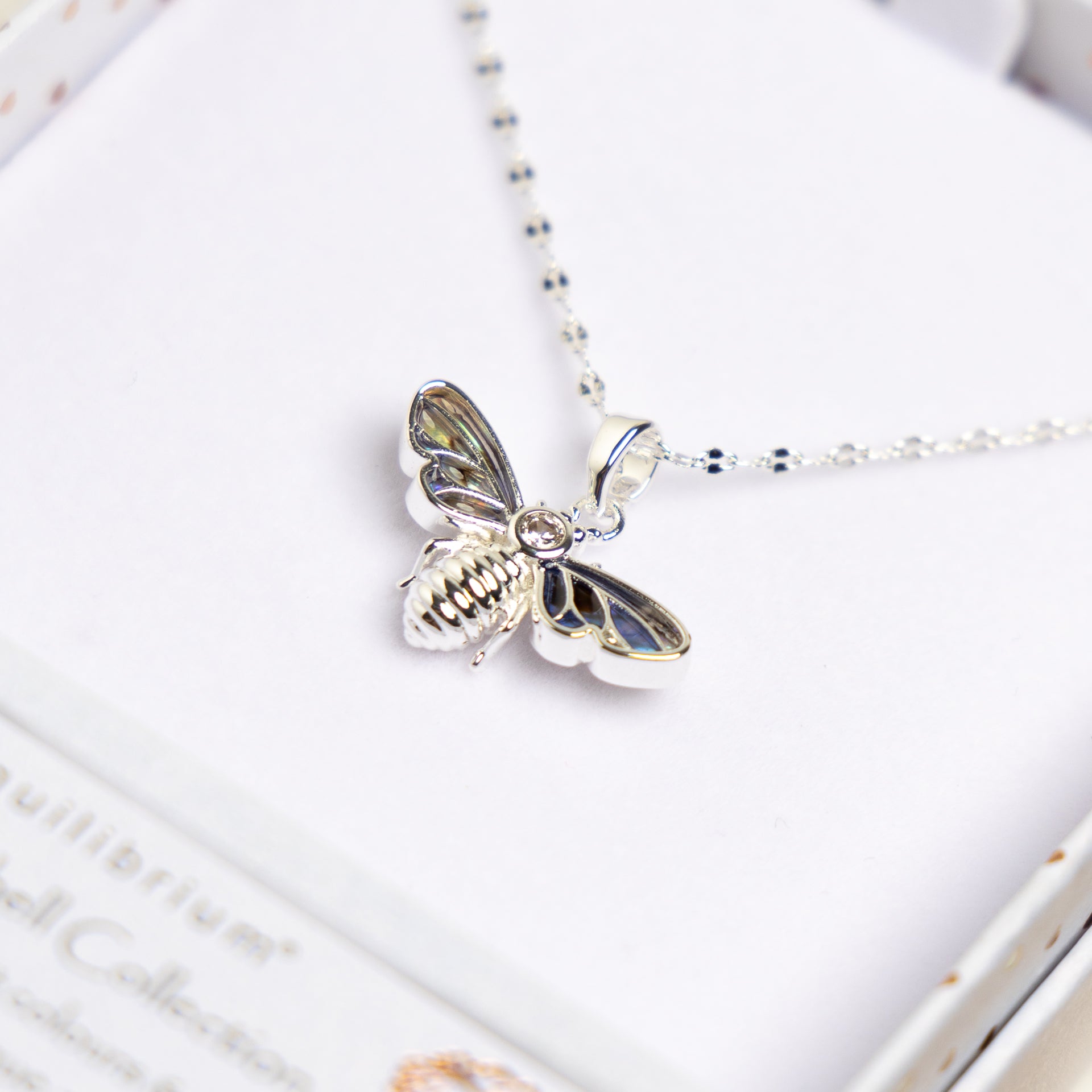 Pāua Shell Bee Necklace
