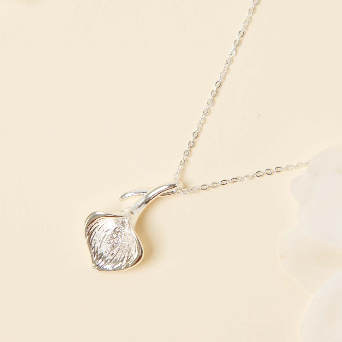 Calla Lily Looped Necklace
