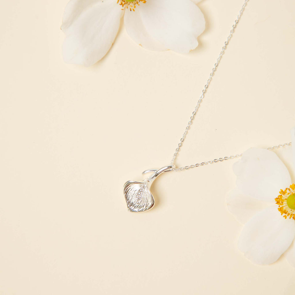 Calla Lily Looped Necklace