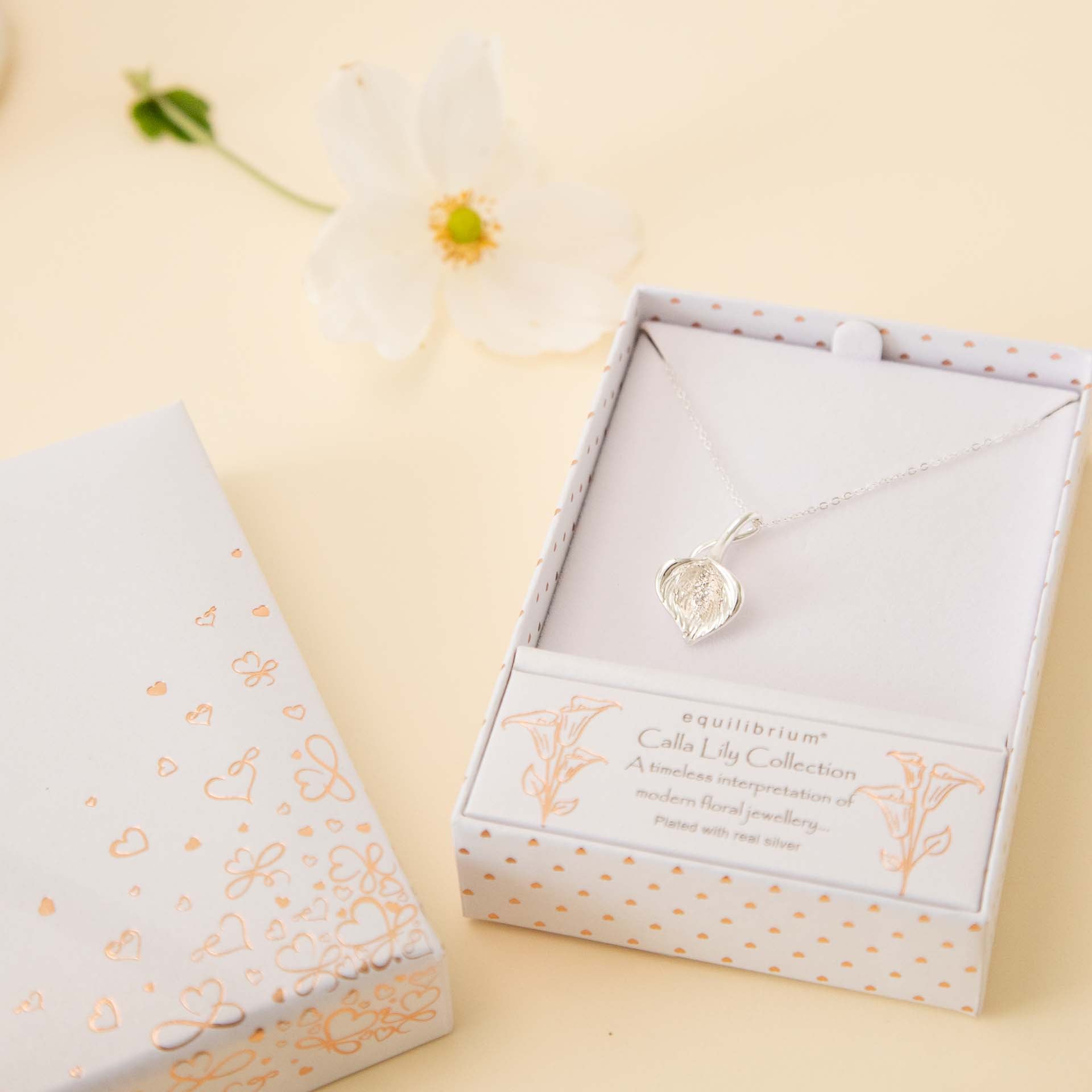 Calla Lily Looped Necklace
