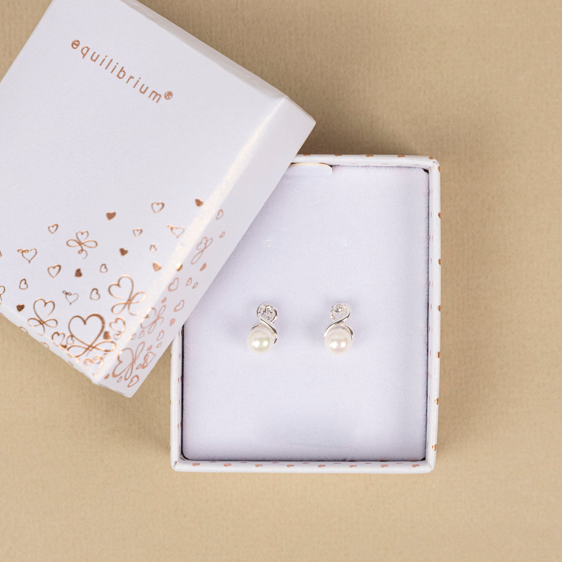 Pearl Kiss Stud Earrings