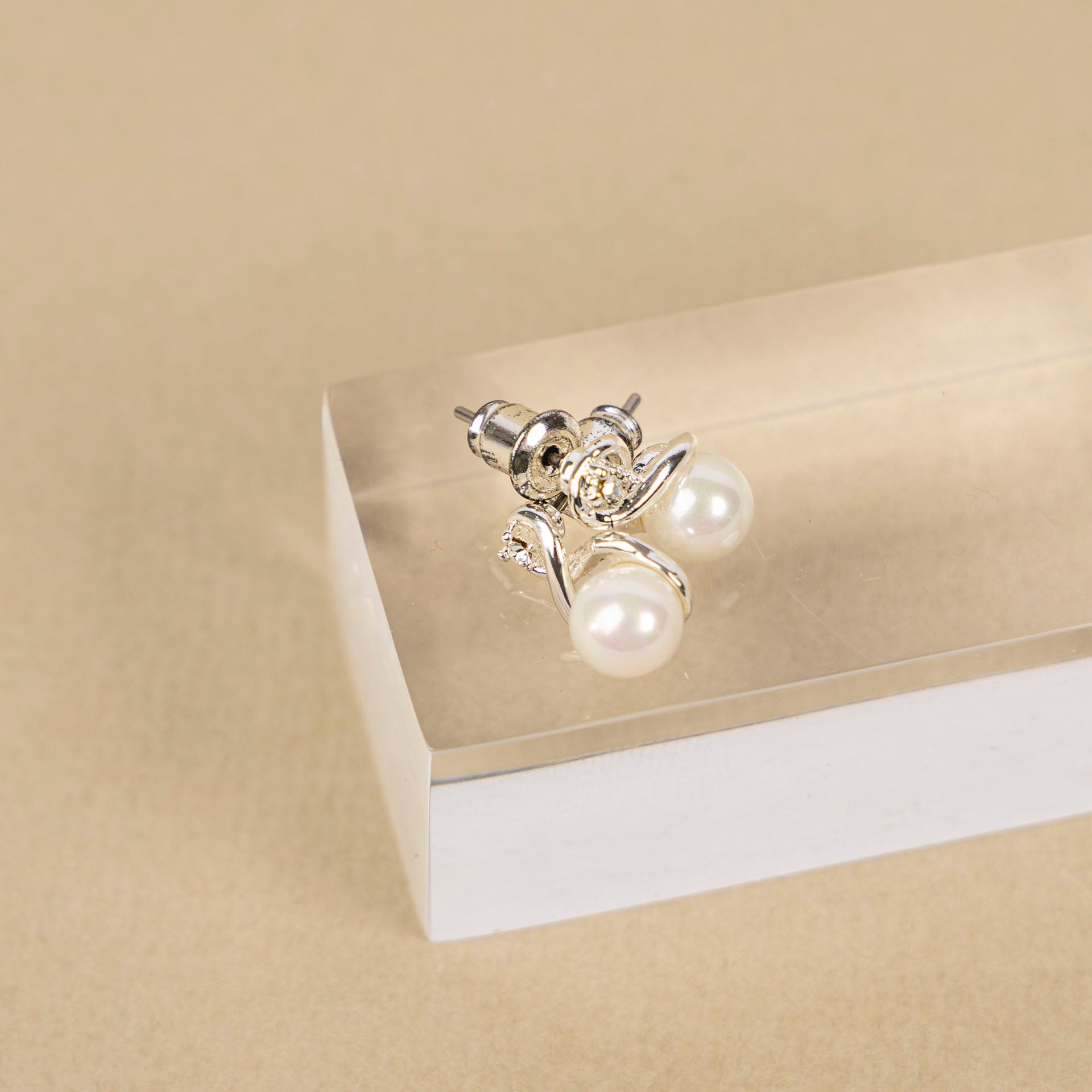 Pearl Kiss Stud Earrings